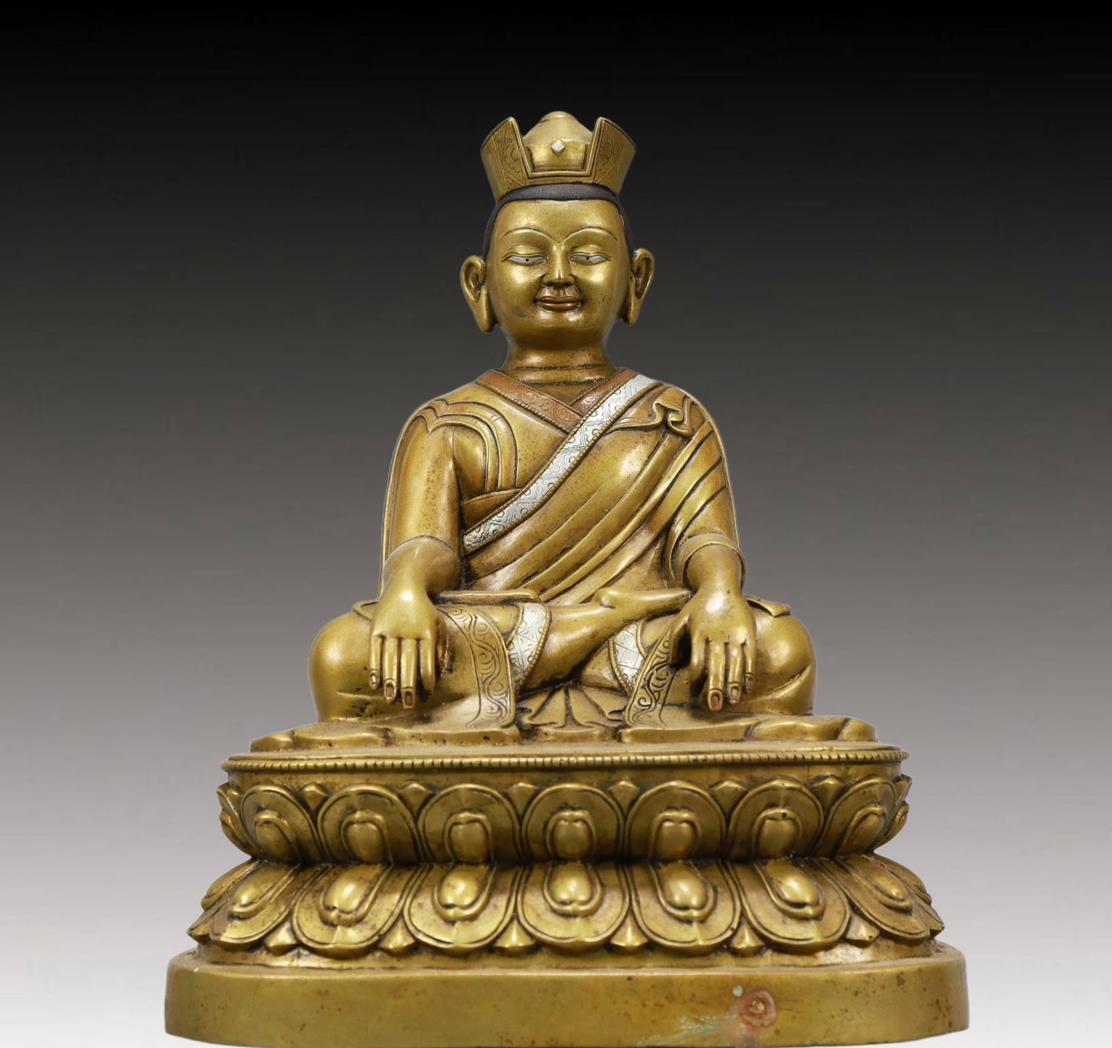 A Solemn Bronze Statue of Guru: A Solemn Bronze Statue of Guru,Ming Dynasty, China,Size:7.9inx6.3inx10.6in,Weight:2900g 铜上师像,中国明代