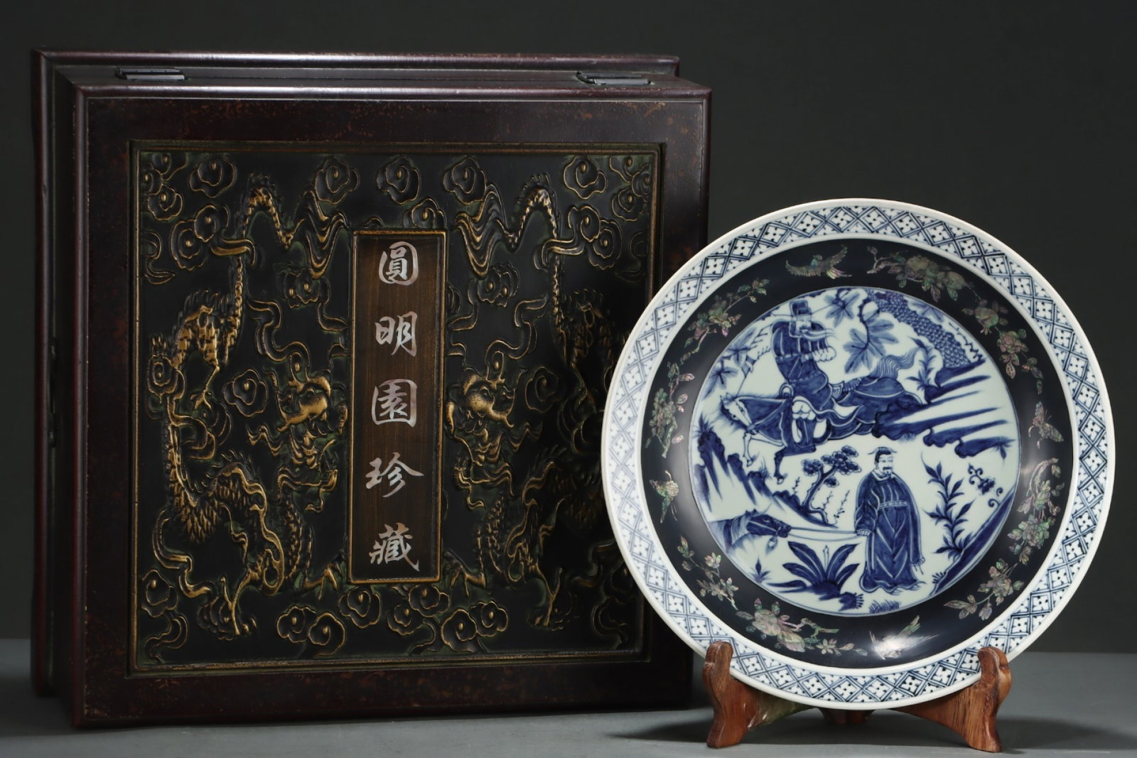 An Exquisite Blue and White Character and Story Pattern Plate: An Exquisite Blue and White Character and Story Pattern Plate,Yuan Dynasty,China,Size:3inx14.7in 青花人物故事纹盘子,中国元ߣ
