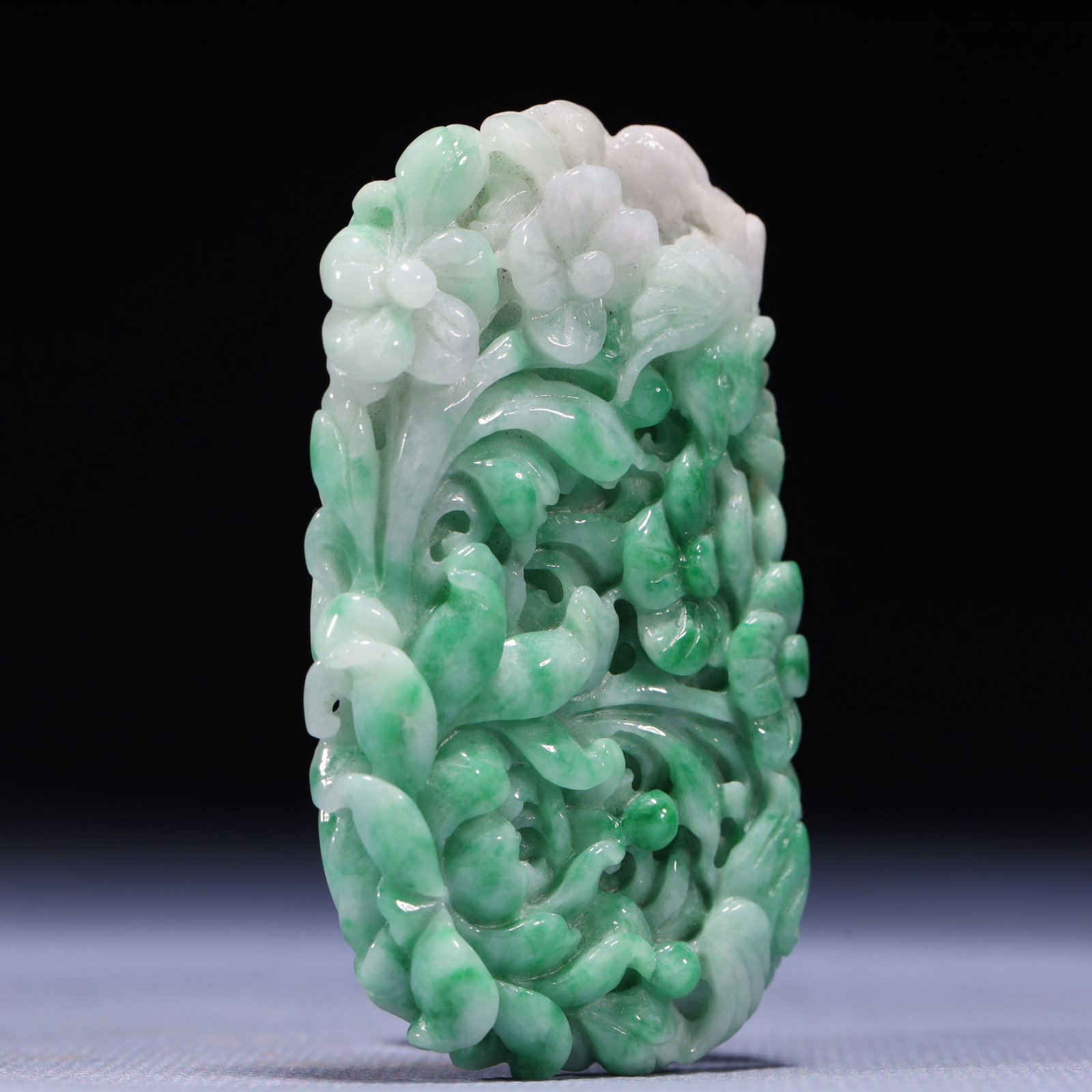 An Exquisite Jadeite Flower Pattern Pendant - 3