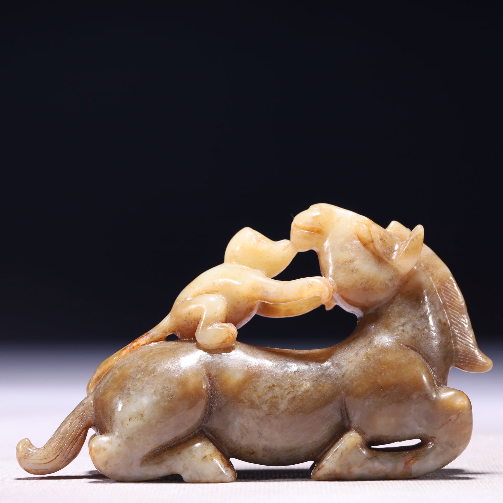 An Exquisite White Jade Horse Ornament: An Exquisite White Jade Horse Ornament,Qing Dynasty,China,Size:4.7inx1inx2.6in,Weight:245g 白玉骏马摆件,中国清代