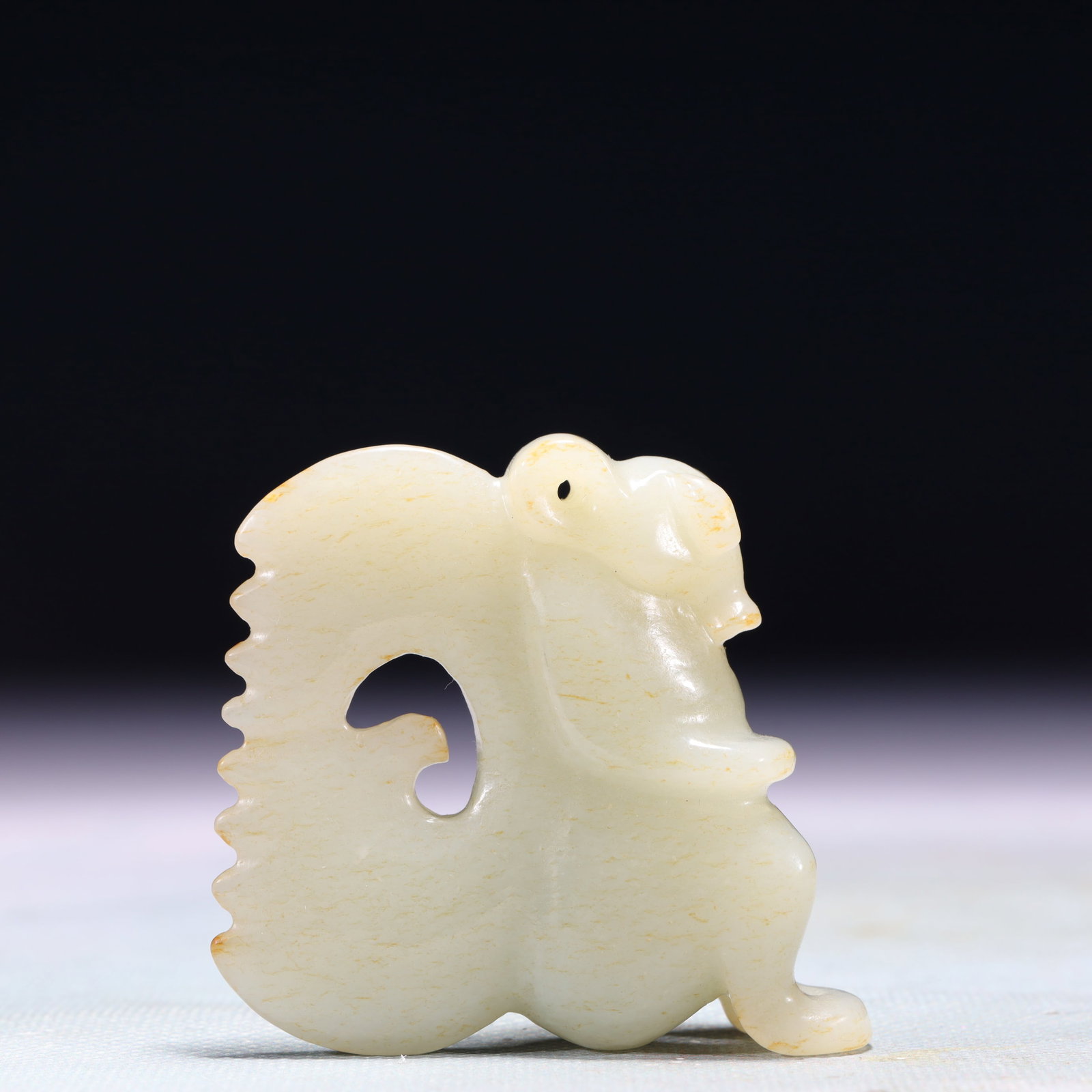 An Exquisite White Jade Beast Ornament: An Exquisite White Jade Beast Ornament,Qing Dynasty,China,Size:2.4inx0.8inx2.4in,Weight:83.3g 白玉兽摆件,中国清代