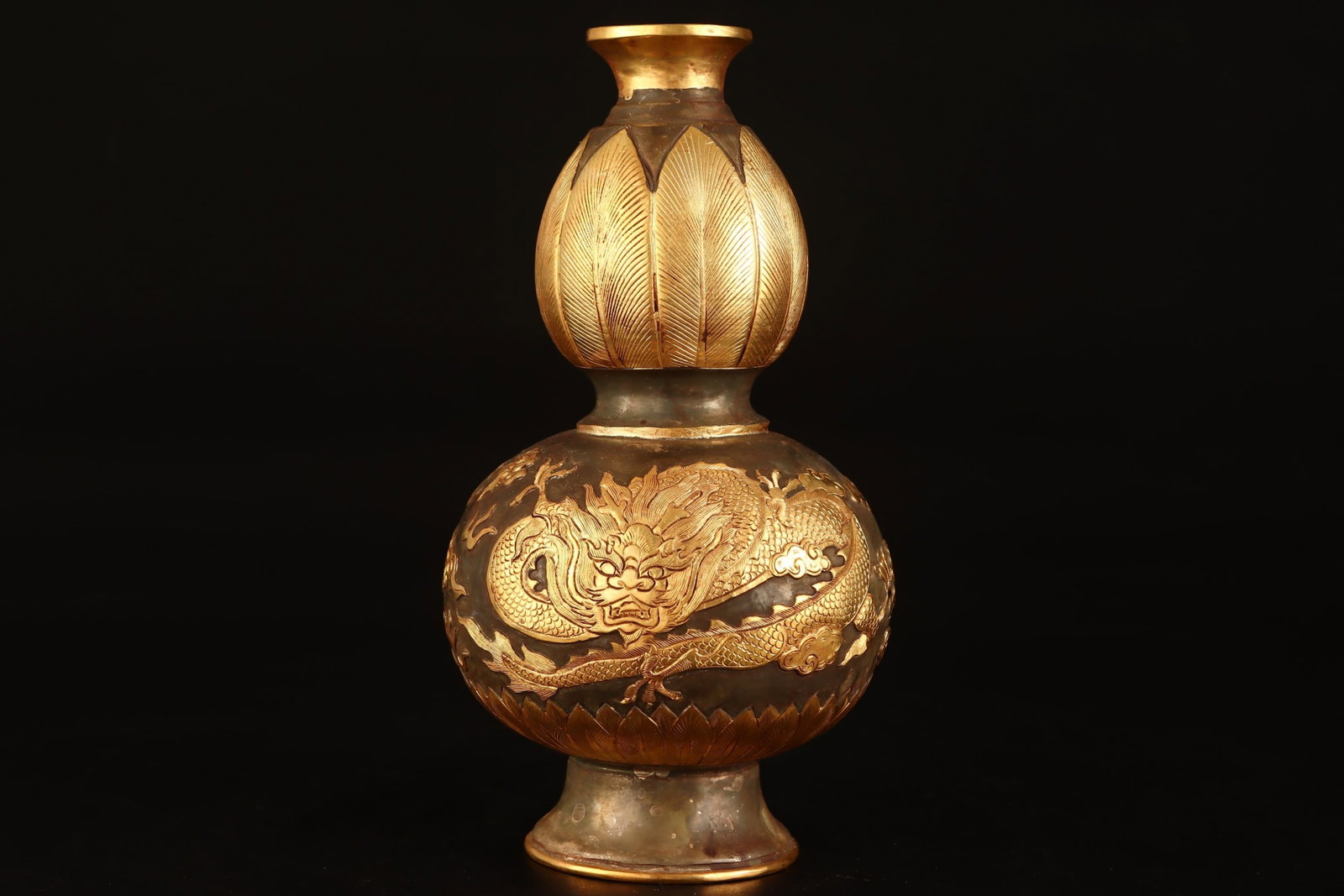 An Exquisite Gilt Auspicious Cloud and Dragon Pattern Gourd-Shaped Vase: An Exquisite Gilt Auspicious Cloud and Dragon Pattern Gourd-Shaped Vase,Qing Dynasty,China,Size:9.1inx4.5in,Weight:647g