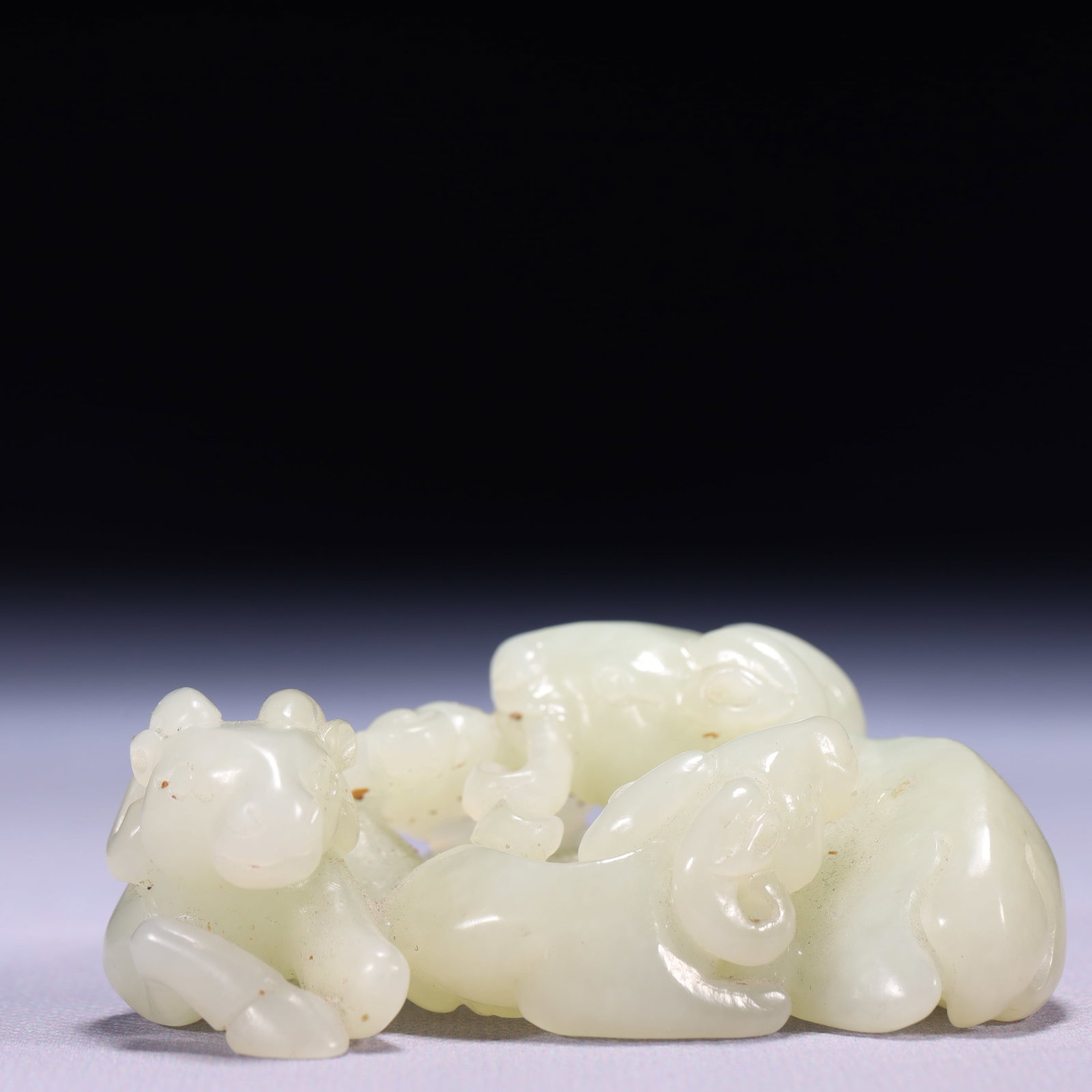 An Exquisite White Jade Sheep Ornament: An Exquisite White Jade Sheep Ornament,Qing Dynasty,China,Size:3inx2.2inx1.2in,Weight:145g 白玉羊摆件,中国清代
