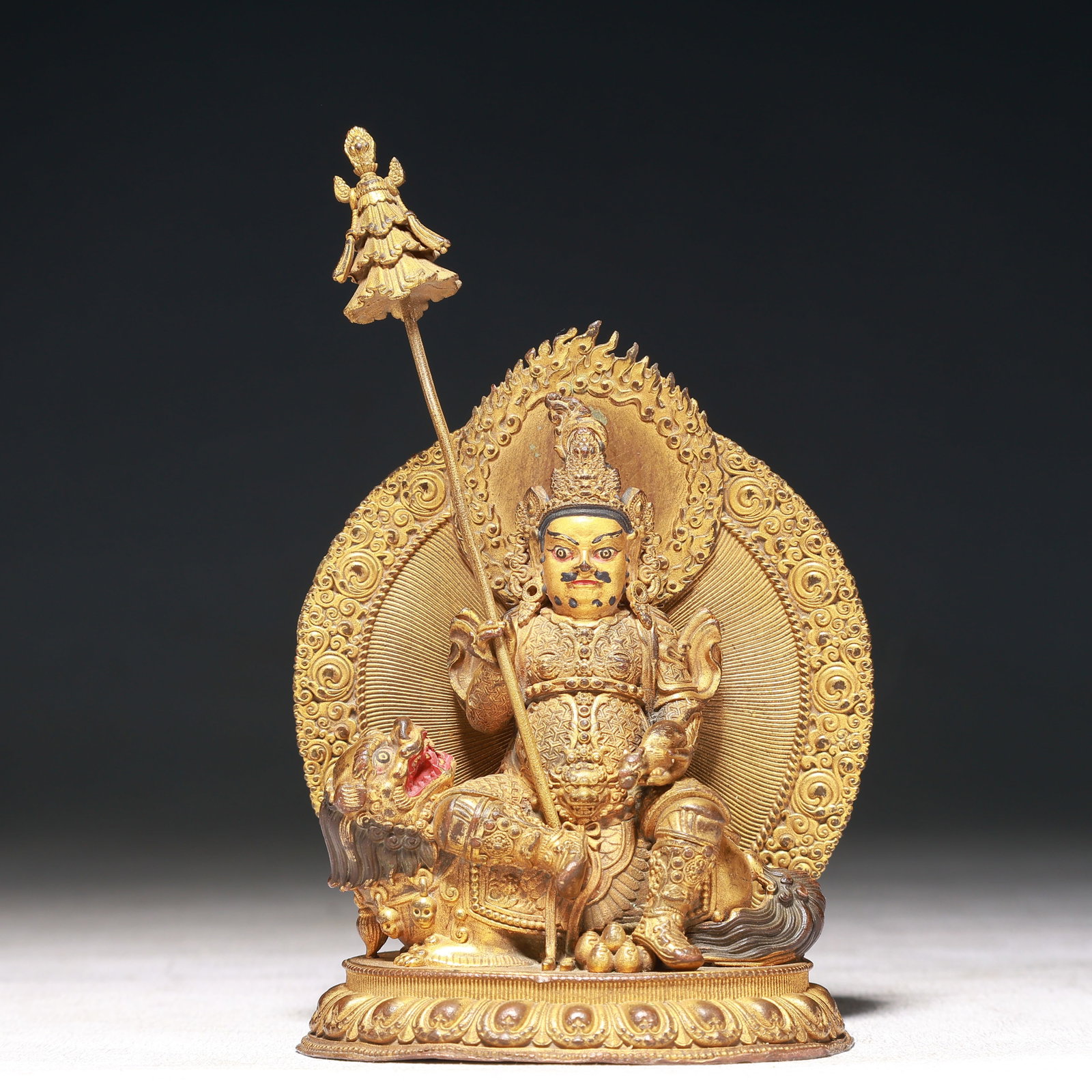 A Solemn Gilt Silver Statue of Heavenly King: A Solemn Gilt Silver Statue of Heavenly King,Qing Dynasty,China,Size:3.1inx2.4inx5.1in,Weight:350g 纯银鎏金天王像,中国清代