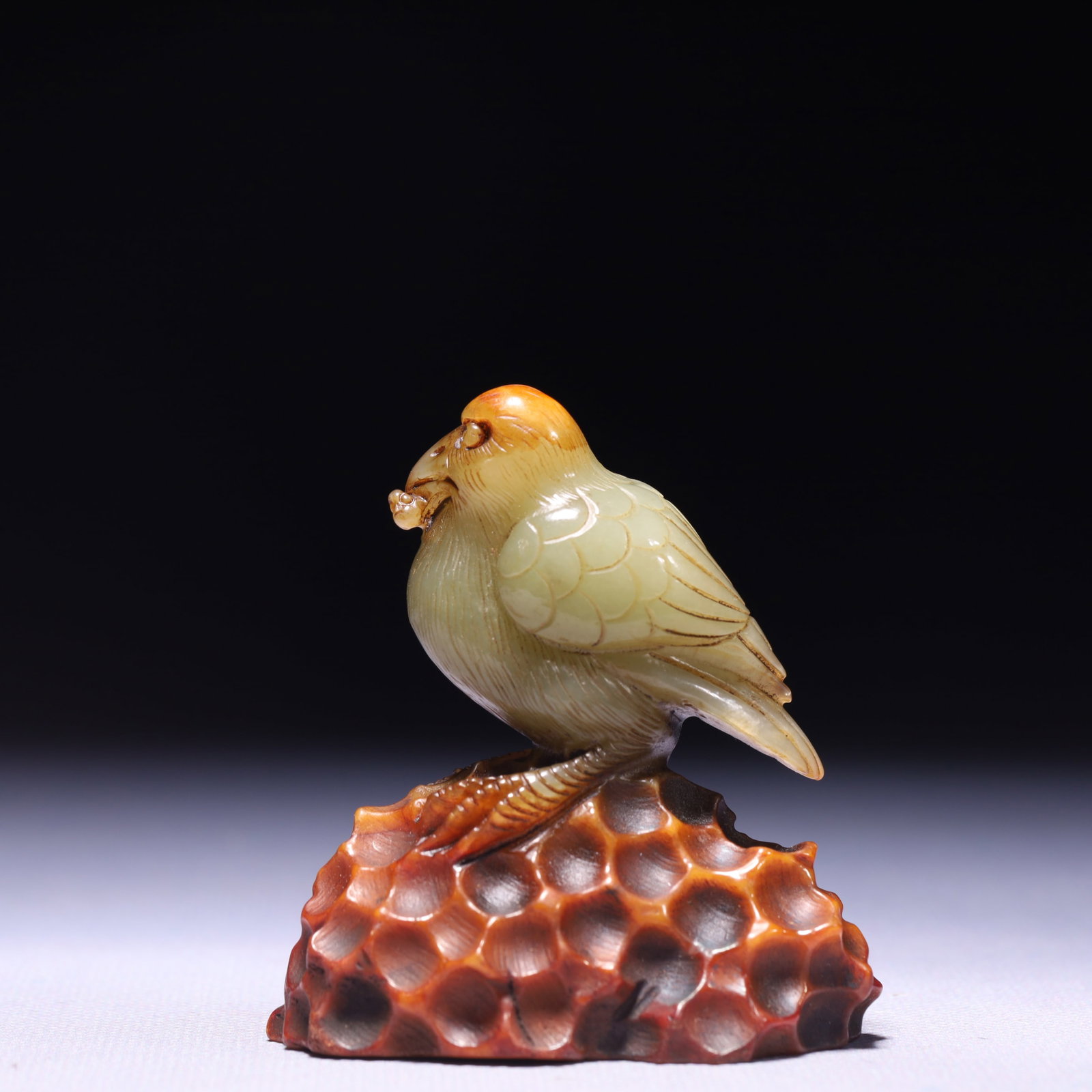 An Exquisite Green Jade Bird Ornament: An Exquisite Green Jade Bird Ornament,Qing Dynasty,China,Size:2.4inx1.2inx2.6in,Weight:136g 青玉鸟摆件,中国清代