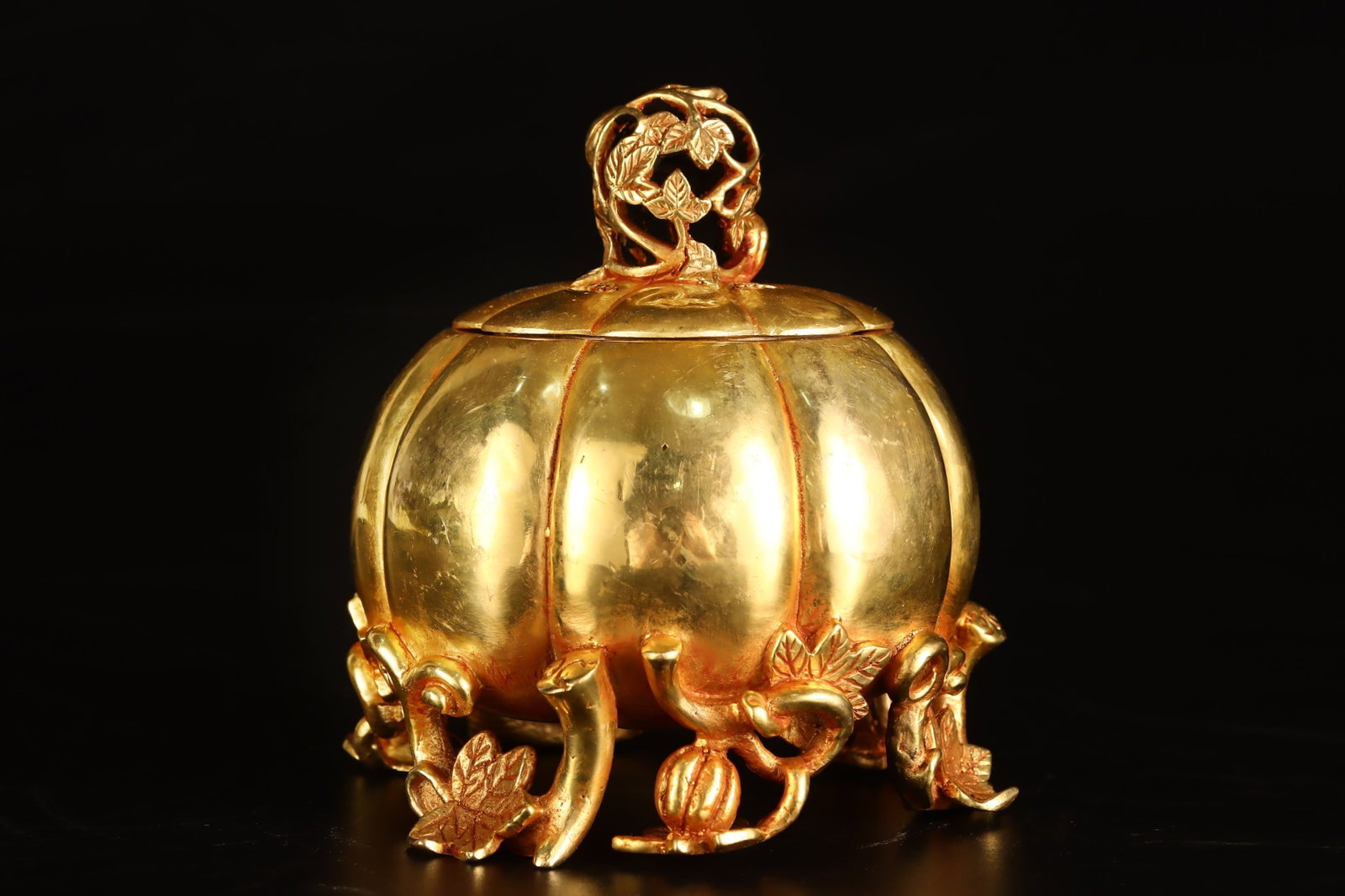 An Exquisite Gilt Bronze Pumpkin Censer: An Exquisite Gilt Bronze Pumpkin Censer,Qing Dynasty,China,Qianlong Four-character Mark,Size:5.5inx5.5inx5.9in,Weight:1465g 铜鎏金南瓜香炉,中国