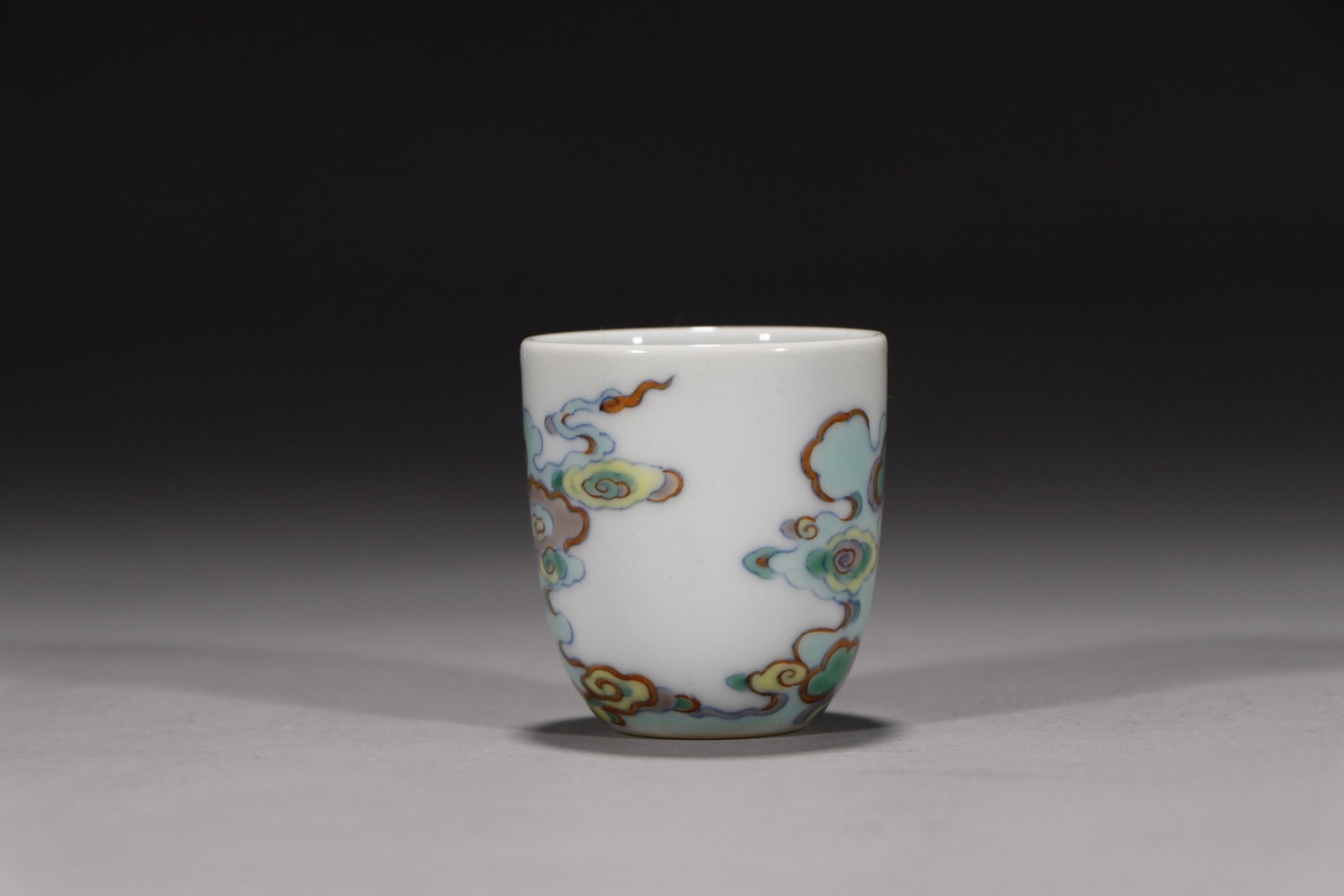 An Exquisite Doucai Auspicious Cloud Pattern Cup - 2