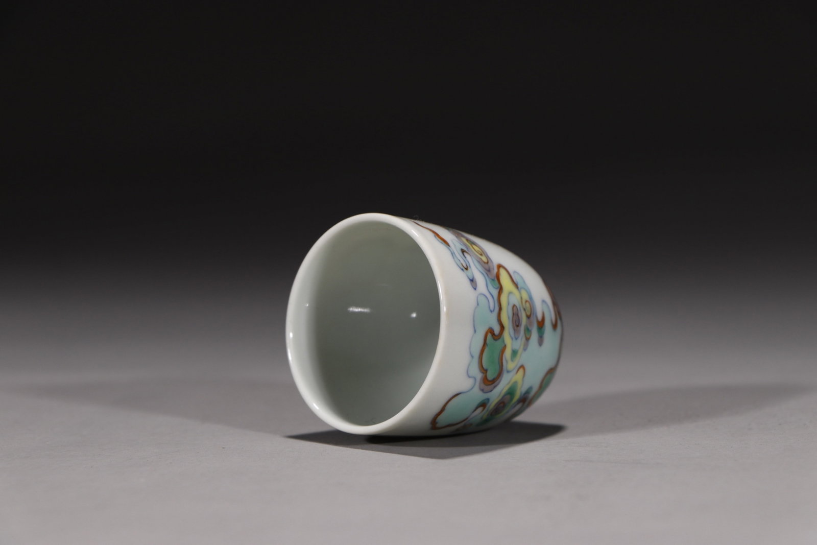 An Exquisite Doucai Auspicious Cloud Pattern Cup - 5
