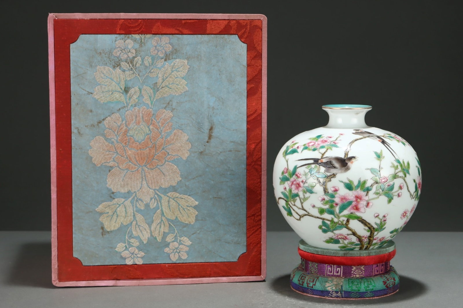 An Exquisite Famille-Rose Painted Gold Flower and Bird Pattern Vase,with poem: An Exquisite Famille-Rose Painted Gold Flower and Bird Pattern Vase,with poem,Qing Dynasty,China,Yongzheng Four-character Mark,Size:5.9inx6.1in 粉彩描金花鸟纹