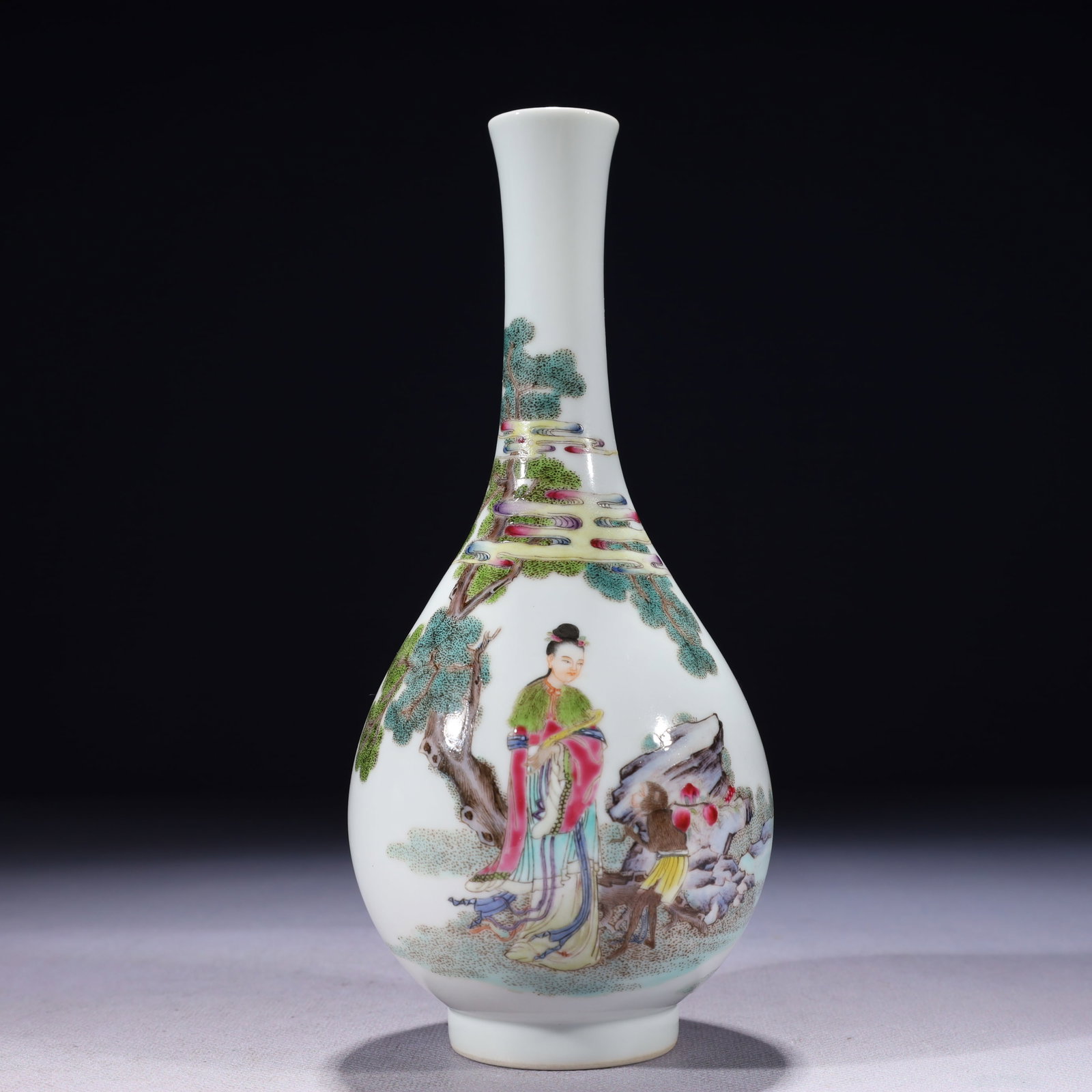 An Exquisite Famille-Rose Character and Story Pattern Vase: An Exquisite Famille-Rose Character and Story Pattern Vase,Qing Dynasty,China,Yongzheng Six-character Mark,Size:3.1inx7.9in,Weight:200g 粉彩人物故事纹瓶