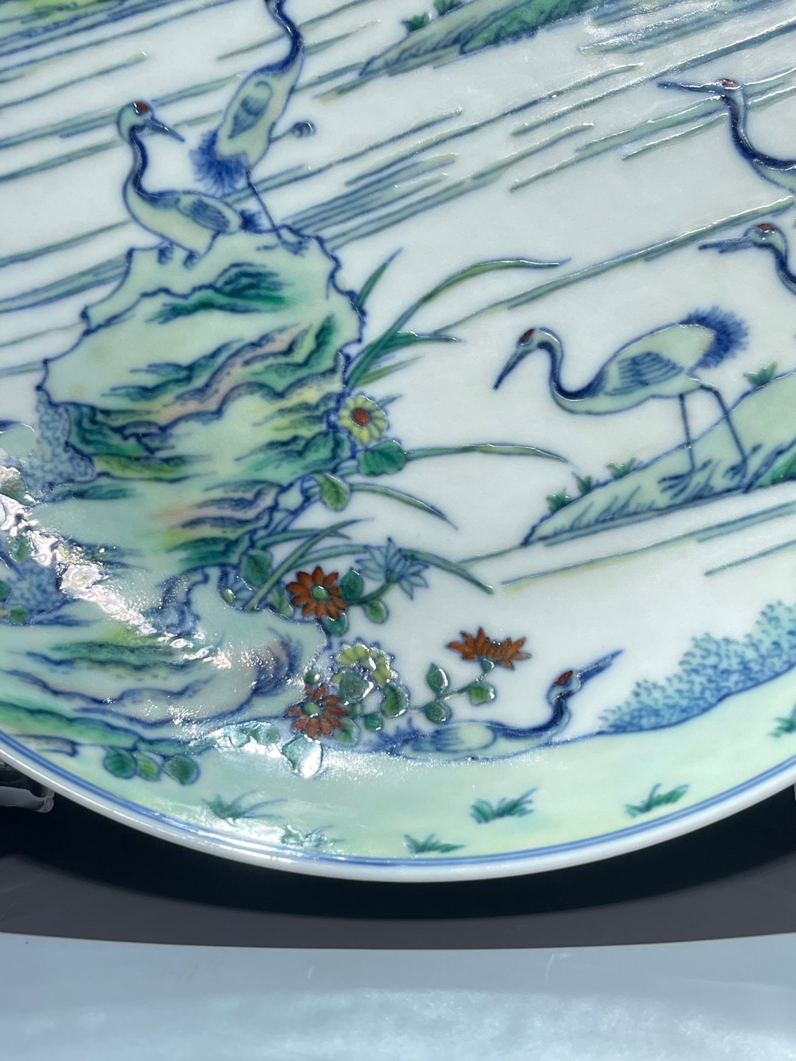 An Exquisite Doucai Pine and Crane Pattern Plate - 5