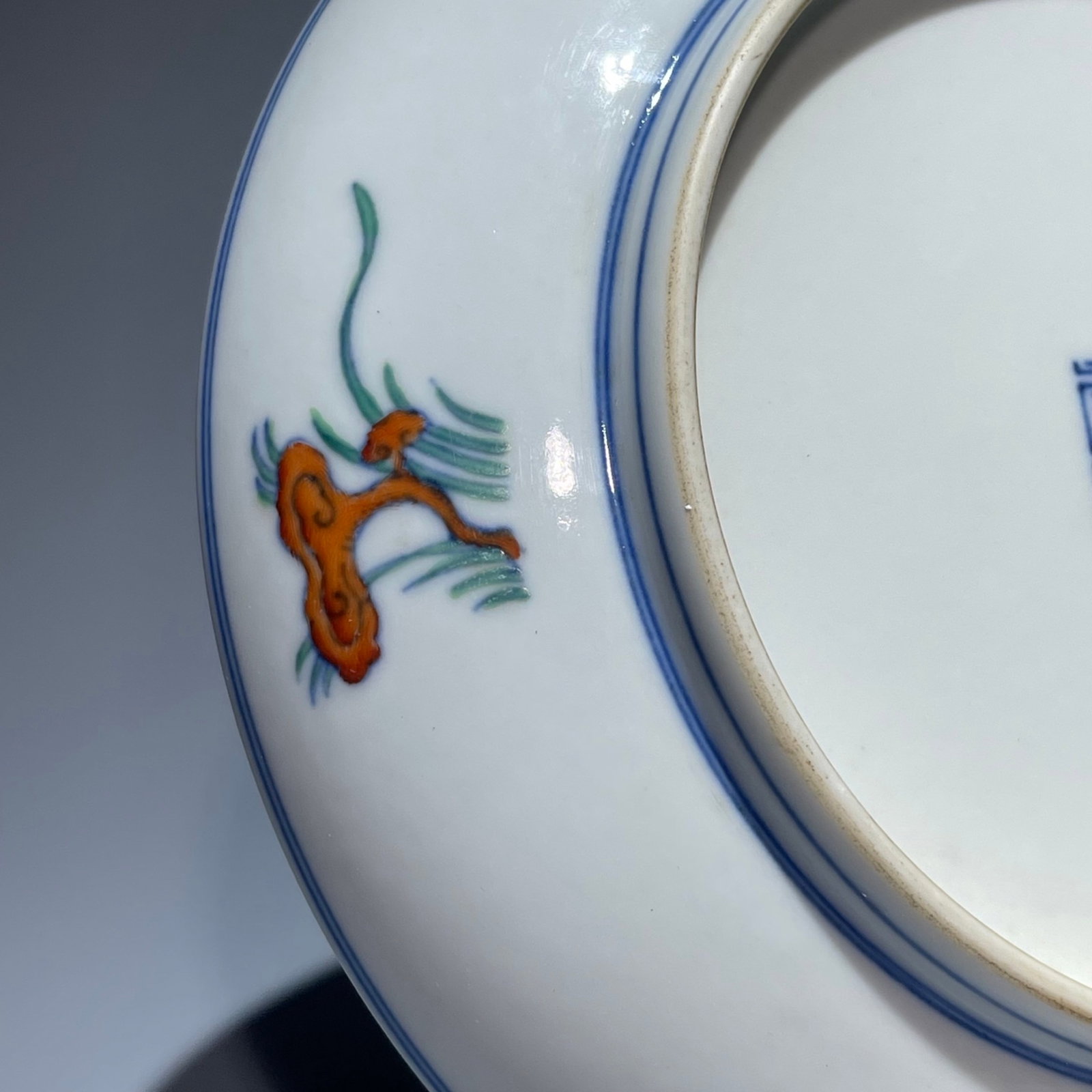 An Exquisite Doucai Pine and Crane Pattern Plate - 9