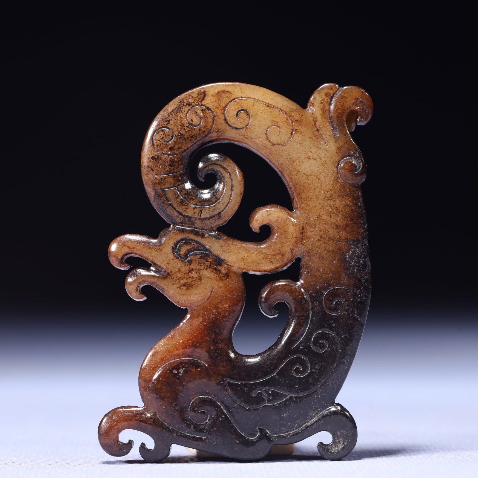 An Exquisite White Jade Phoenix Ornament: An Exquisite White Jade Phoenix Ornament,Qing Dynasty,China,Size:1.8inx0.2inx2.8in,Weight:47g 白玉凤摆件,中国清代
