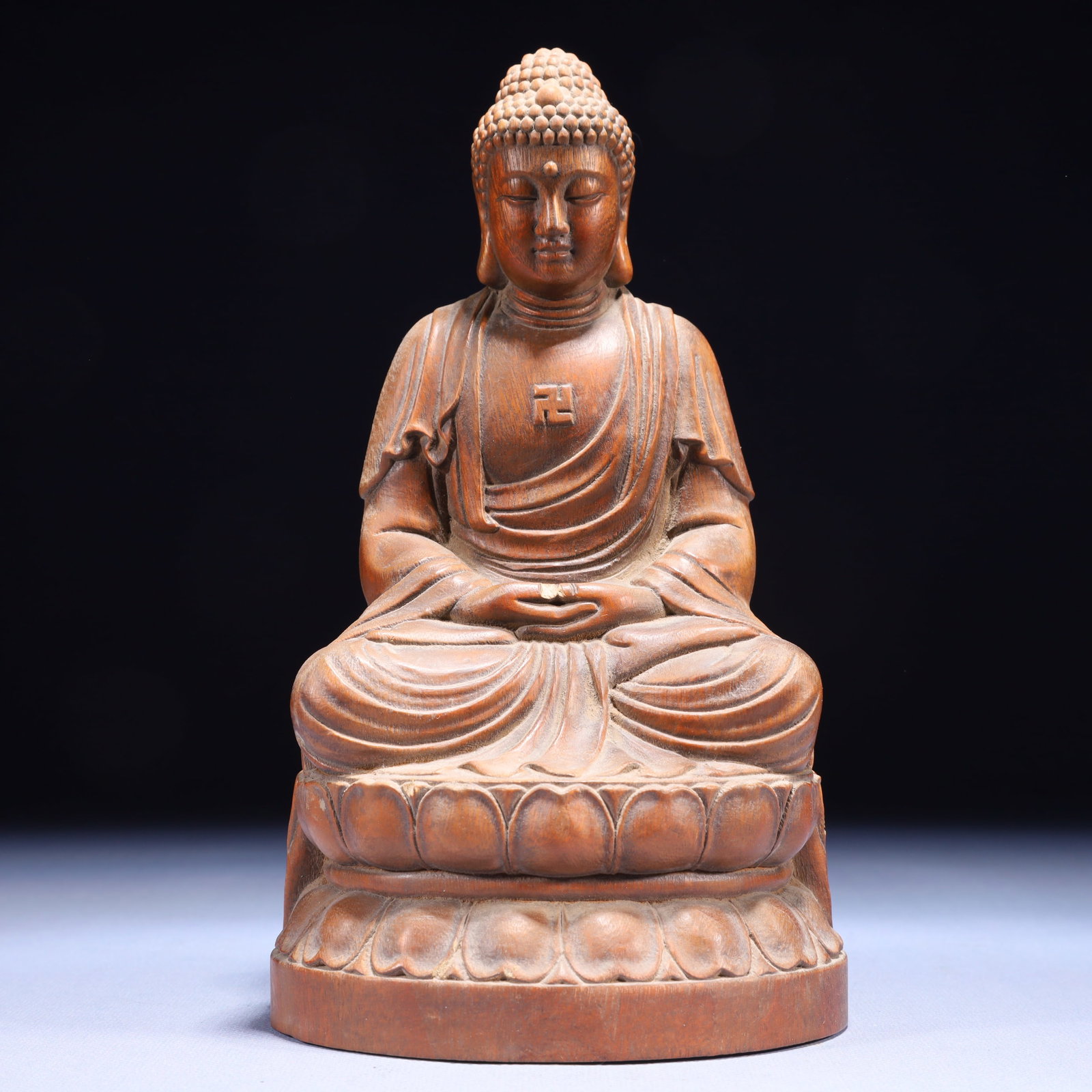 An Exquisite Wood Carving Statue of Sakyamuni: An Exquisite Wood Carving Statue of Sakyamuni,Qing Dynasty,China,Size:4.7inx3.7inx8.7in,Weight:419g 木雕如来像,中国清代