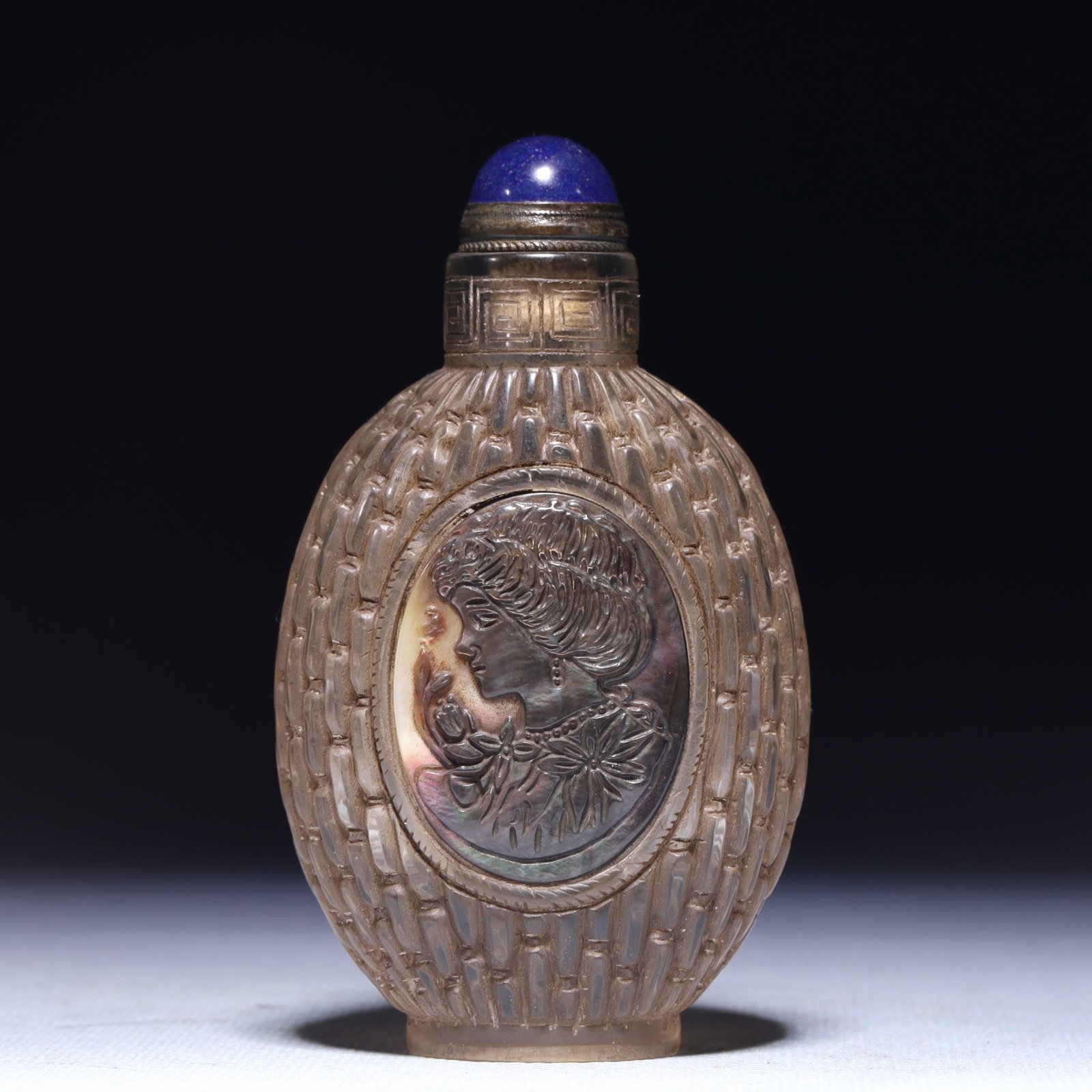 An Exquisite Glass Figure Pattern Snuff Bottle: An Exquisite Glass Figure Pattern Snuff Bottle,Qing Dynasty,China,Size:2.2inx1inx3.7in,Weight:131.5g 琉璃人物纹鼻烟壶,中国清代