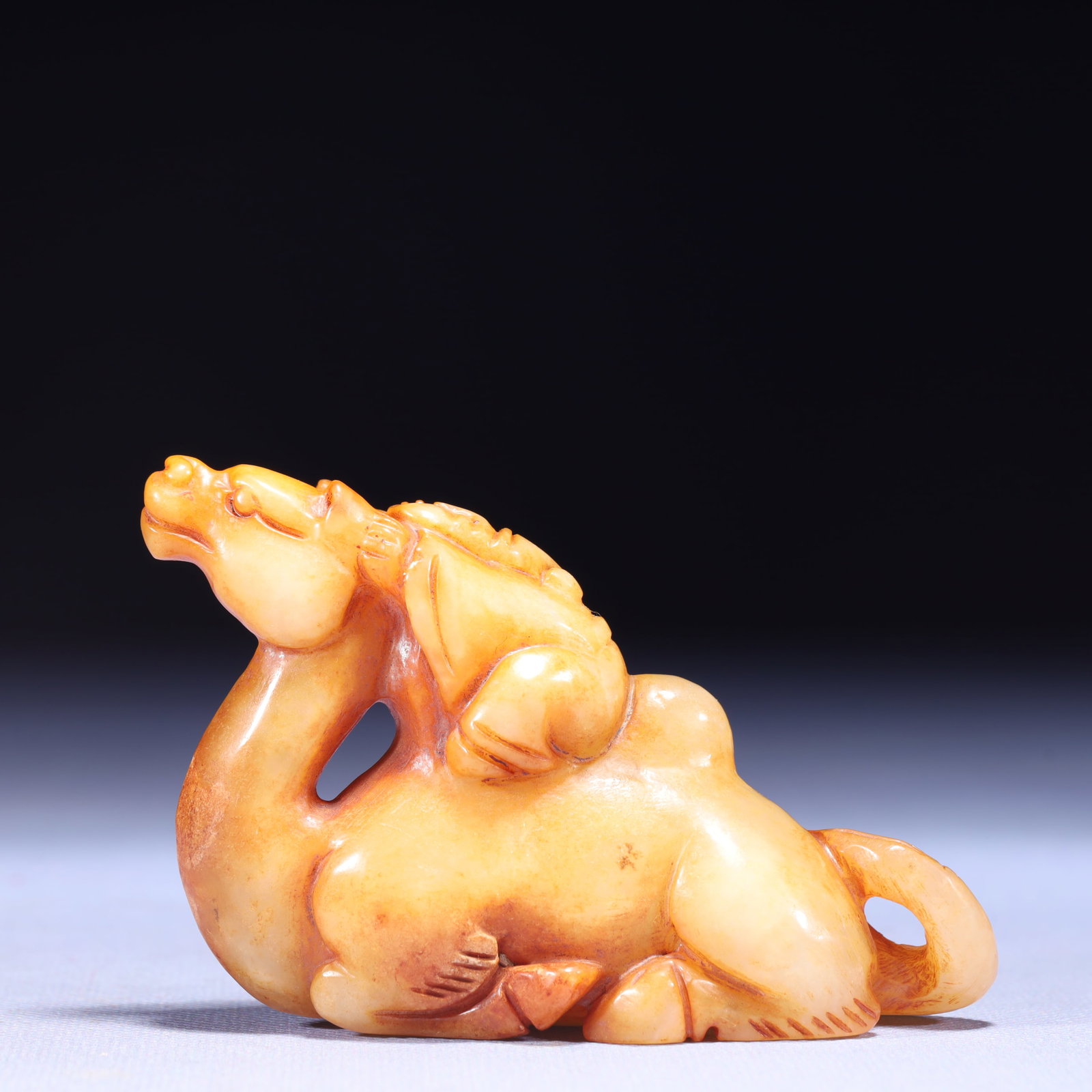 An Exquisite White Jade Horse Ornament: An Exquisite White Jade Horse Ornament,Qing Dynasty,China,Size:3.9inx1.4inx2.4in,Weight:230g 白玉骏马摆件,中国清代