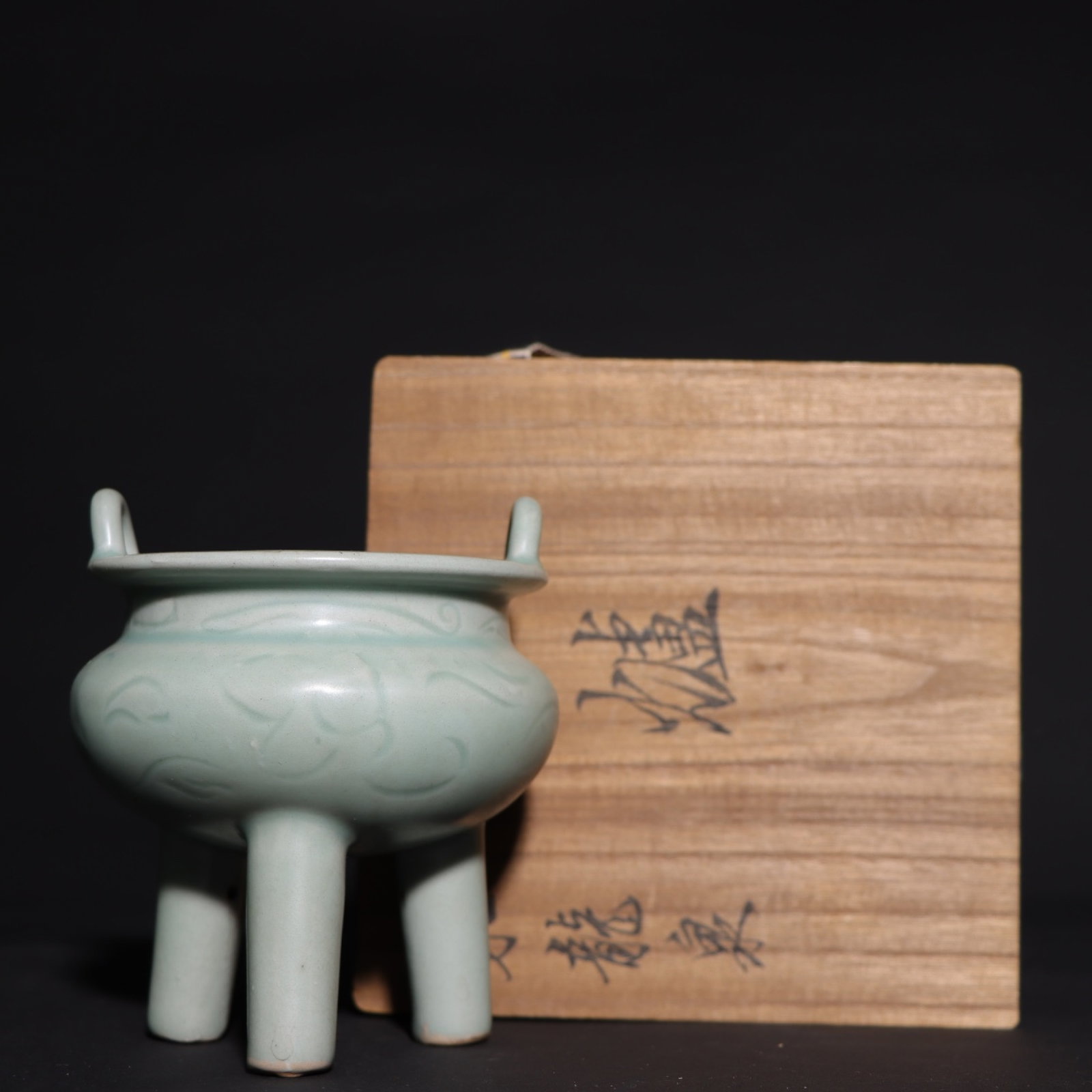 An Exquisite Longquan yao Celadon Glazed Double-Ears and Tripod Censer: An Exquisite Longquan yao Celadon Glazed Double-Ears and Tripod Censer,Song Dynasty,China,Size:4.7inx3.9in 龙泉窑粉青釉双耳三足香Ġ
