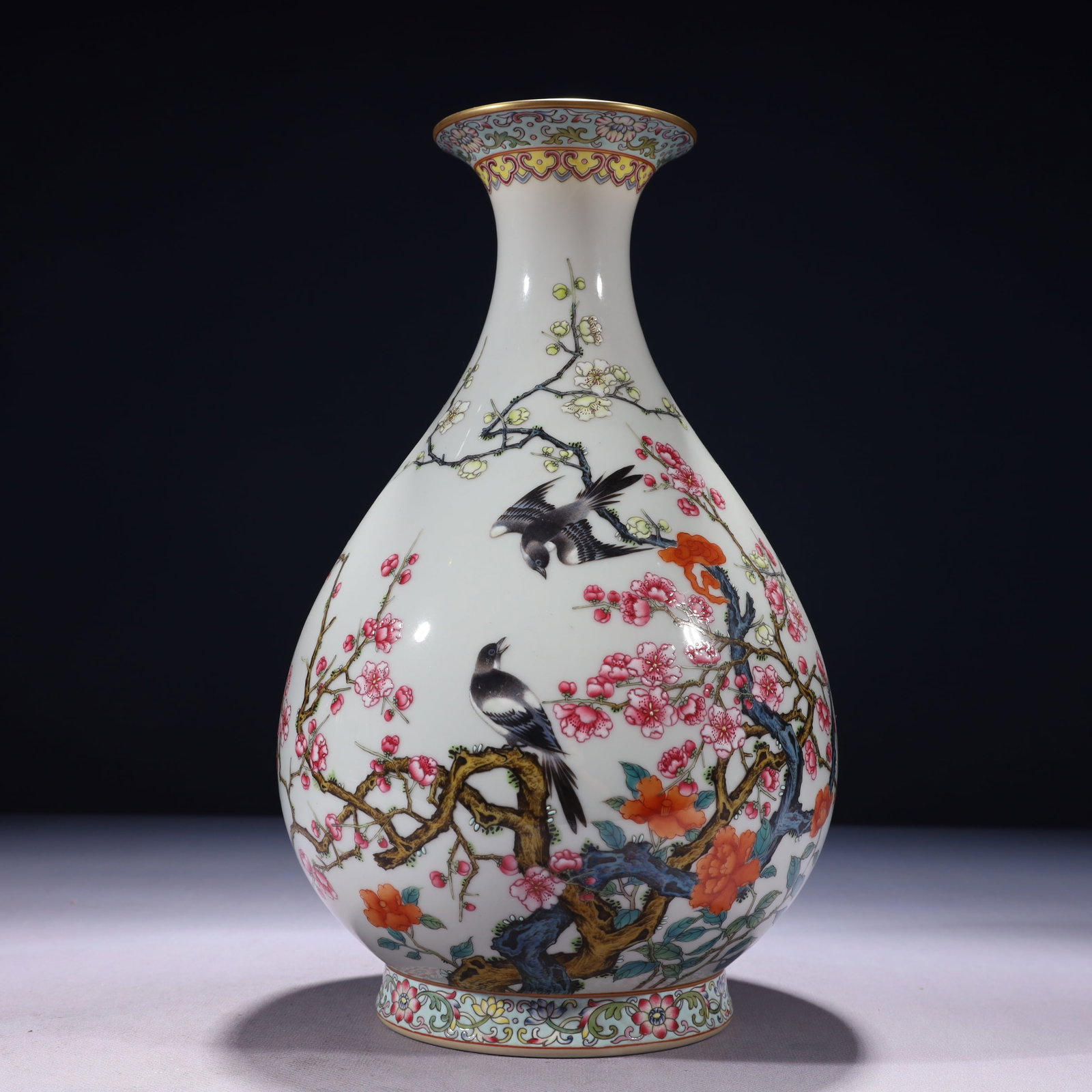 An Exquisite Famille-Rose Painted Gold Flower and Bird Pattern Vase,with poem: An Exquisite Famille-Rose Painted Gold Flower and Bird Pattern Vase,with poem,Qing Dynasty,China,Yongzheng Six-character Mark,Size:7.1inx12.2in,Weight:1800g 粉彩描金花