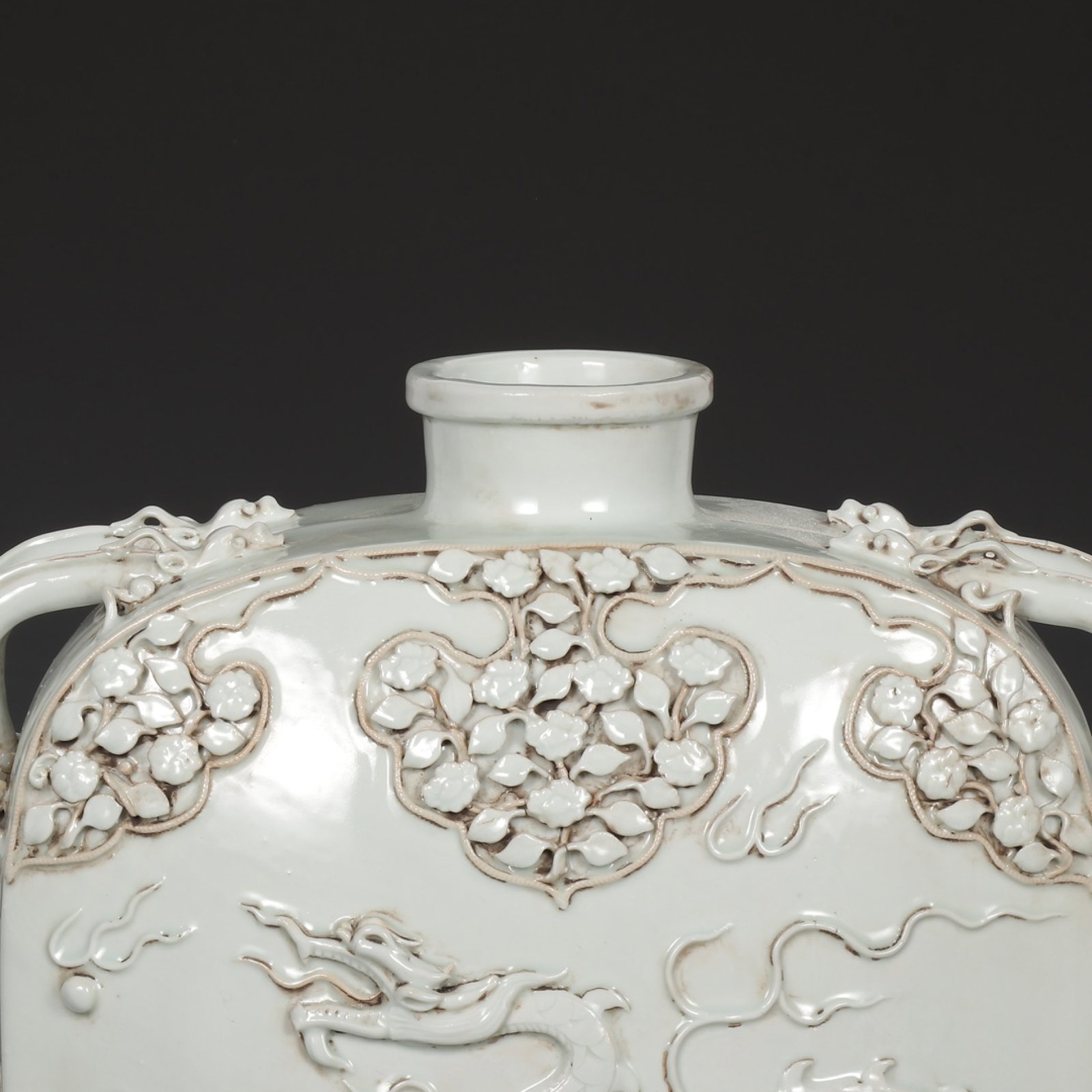 A Huge White Glazed Auspicious Cloud and Dragon Pattern Pot - 2
