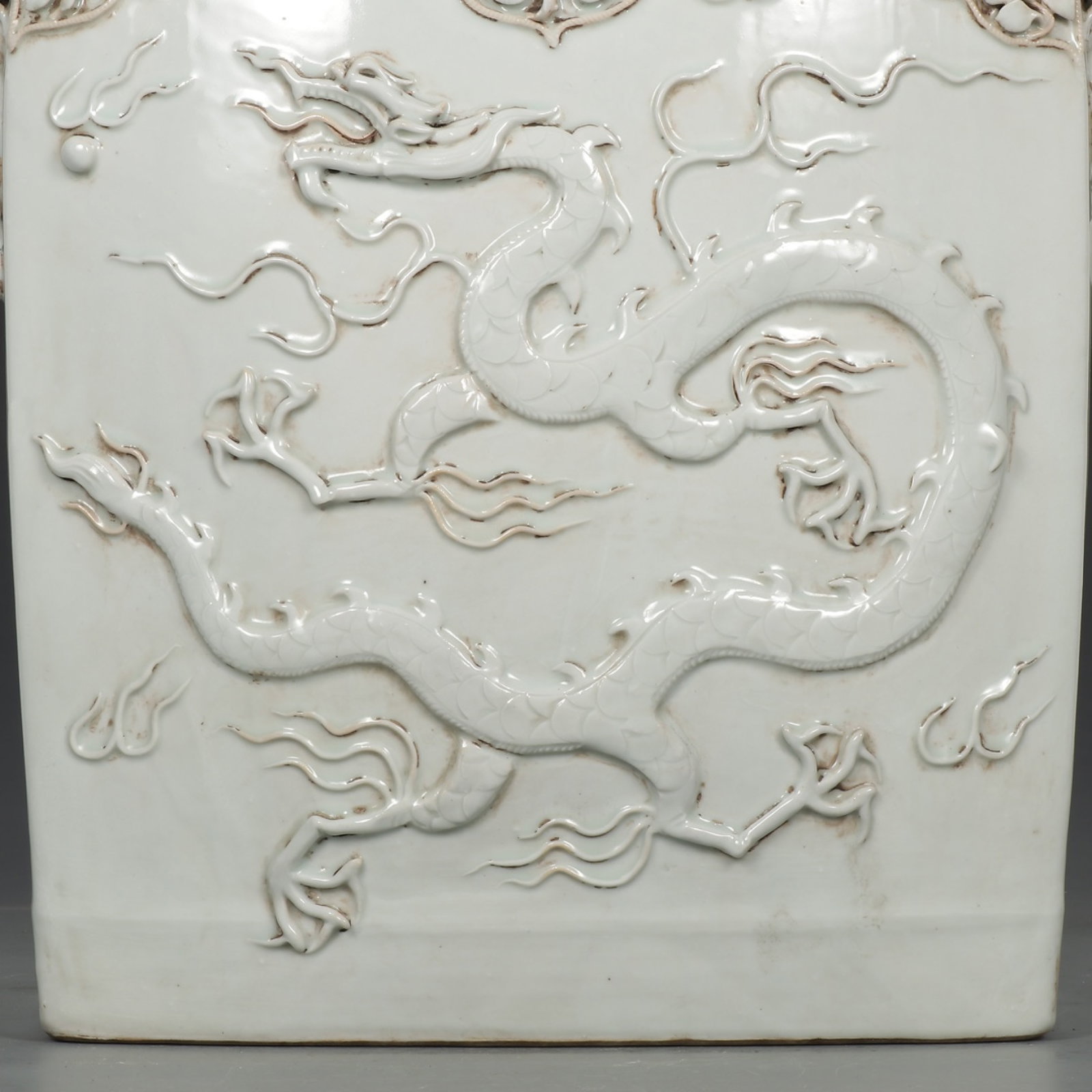 A Huge White Glazed Auspicious Cloud and Dragon Pattern Pot - 3