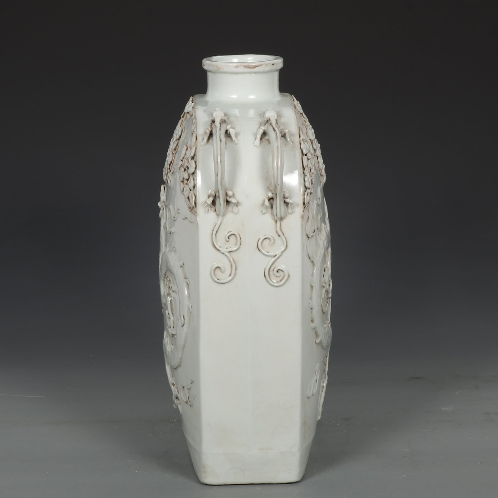 A Huge White Glazed Auspicious Cloud and Dragon Pattern Pot - 5