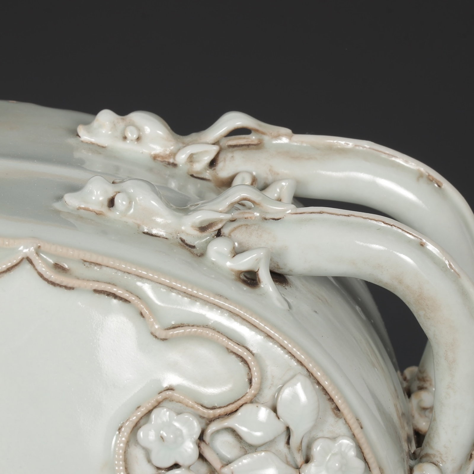 A Huge White Glazed Auspicious Cloud and Dragon Pattern Pot - 7