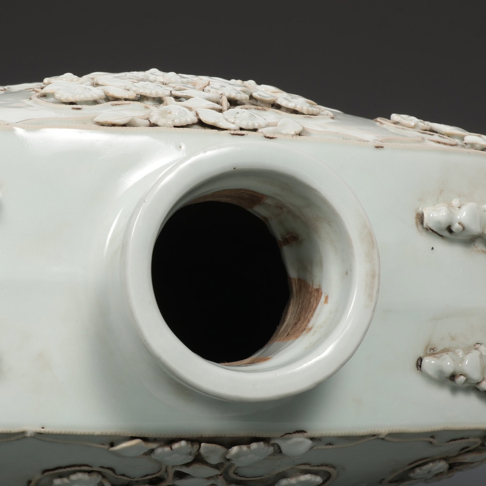 A Huge White Glazed Auspicious Cloud and Dragon Pattern Pot - 8