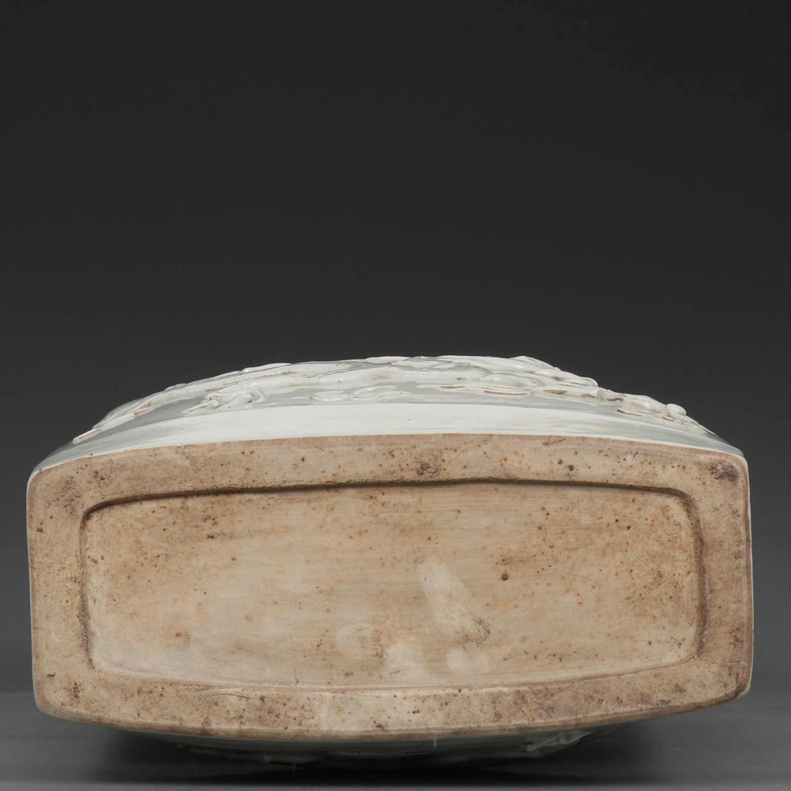 A Huge White Glazed Auspicious Cloud and Dragon Pattern Pot - 9
