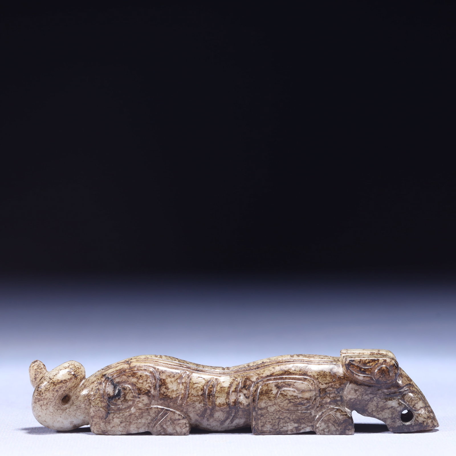An Exquisite White Jade Beast Ornament: An Exquisite White Jade Beast Ornament,Qing Dynasty,China,Size:5.5inx0.8inx1in,Weight:145g 白玉兽摆件,中国清代