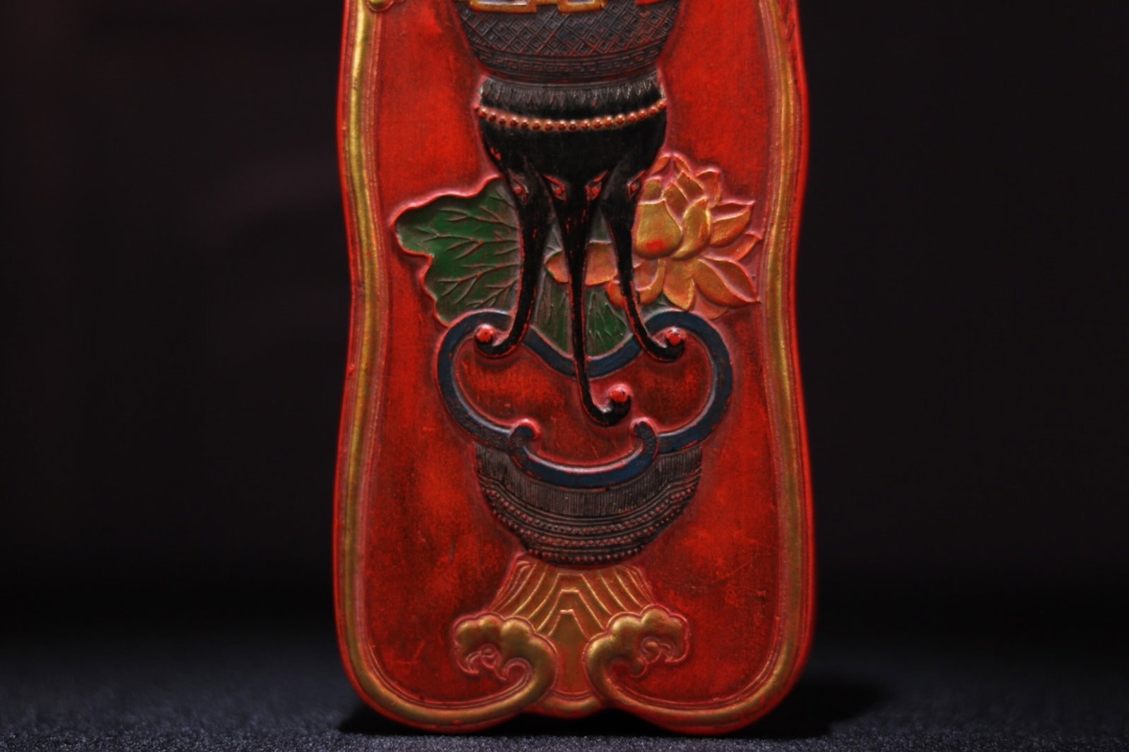 An Exquisite Cinnabar Flower Pattern Ornament - 5