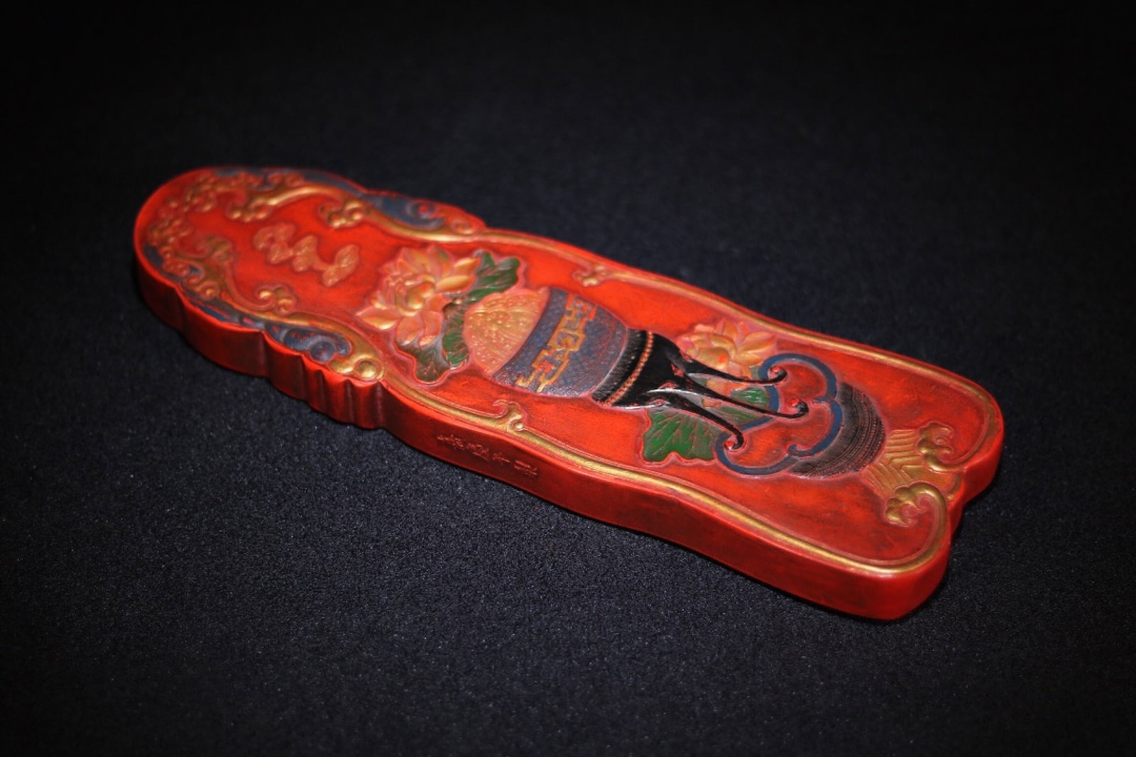 An Exquisite Cinnabar Flower Pattern Ornament - 6