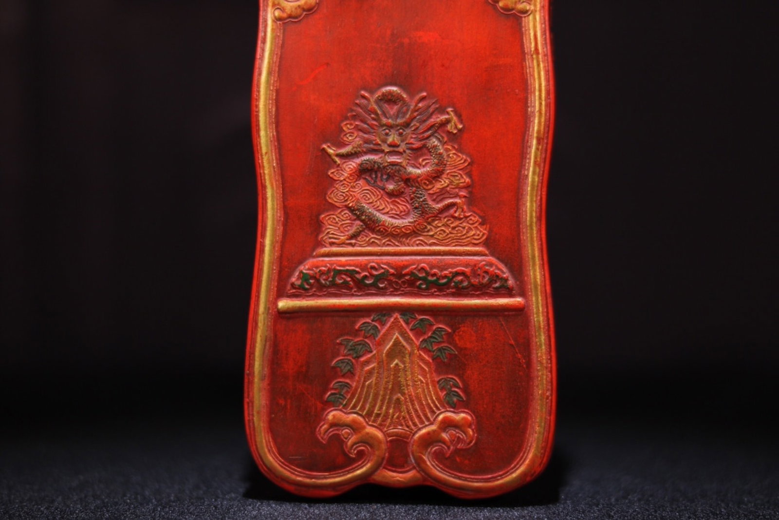 An Exquisite Cinnabar Flower Pattern Ornament - 9