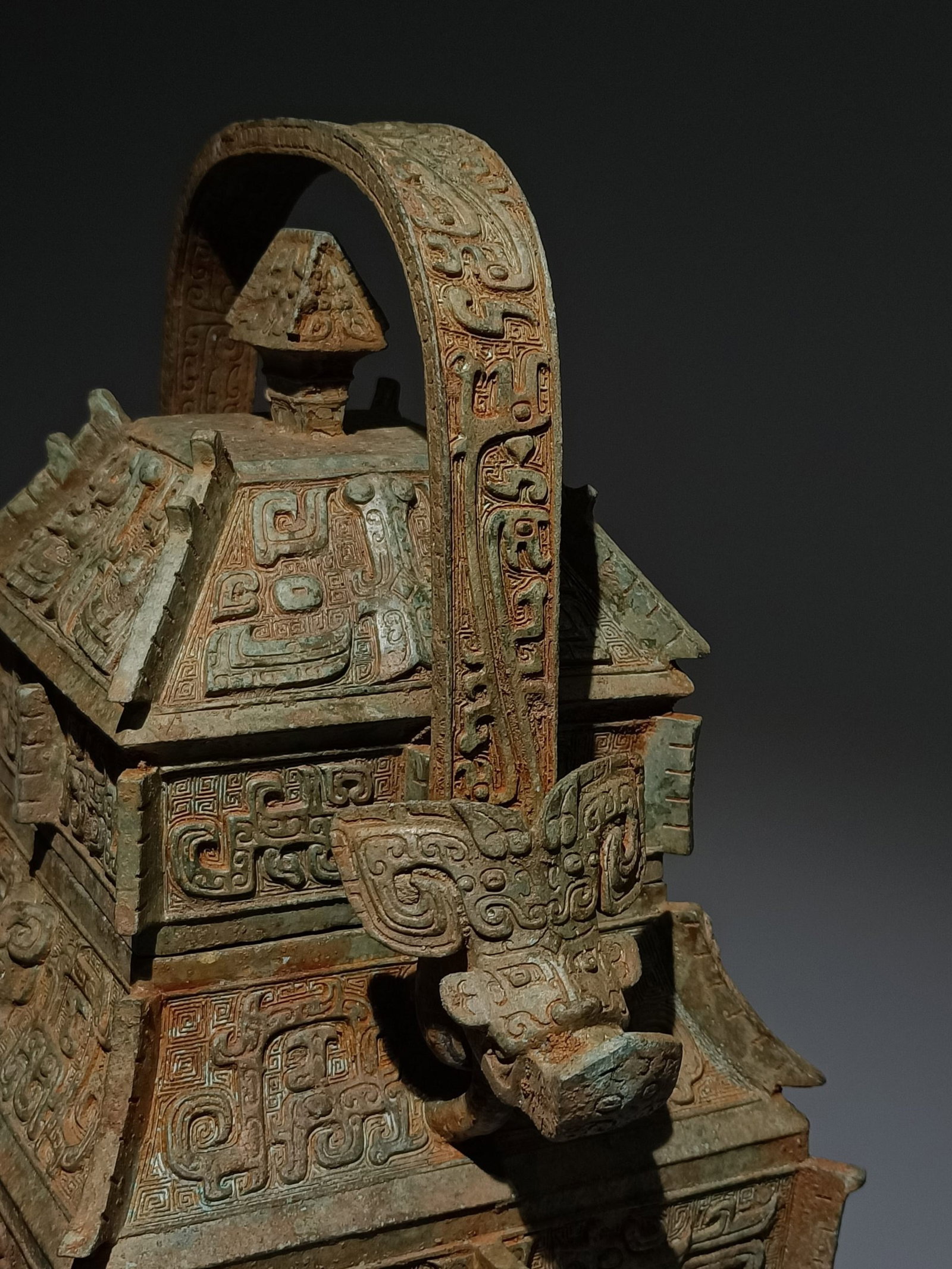 An Archaic Bronze Beast-Face Pattern Loop-Handled Jar - 5