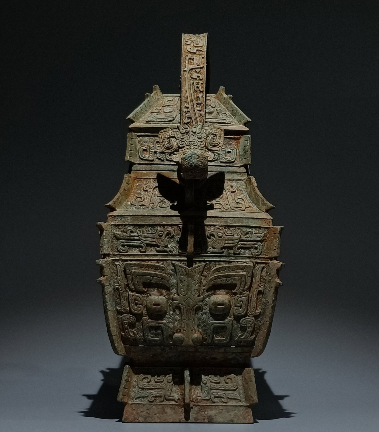 An Archaic Bronze Beast-Face Pattern Loop-Handled Jar - 6