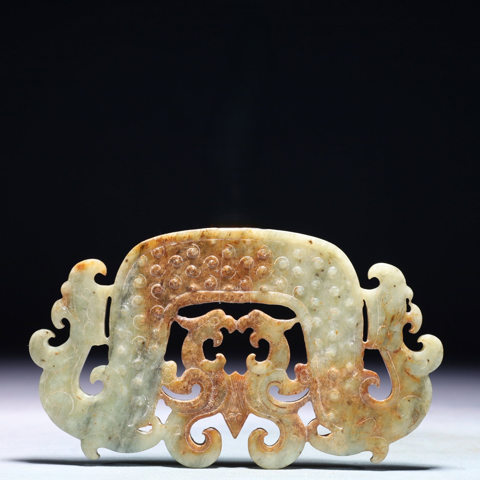An Exquisite White Jade Phoenix Pattern Ornament: An Exquisite White Jade Phoenix Pattern Ornament,Qing Dynasty,China,Size:6.3inx3.7in,Weight:188g 白玉凤纹摆件,中国清代