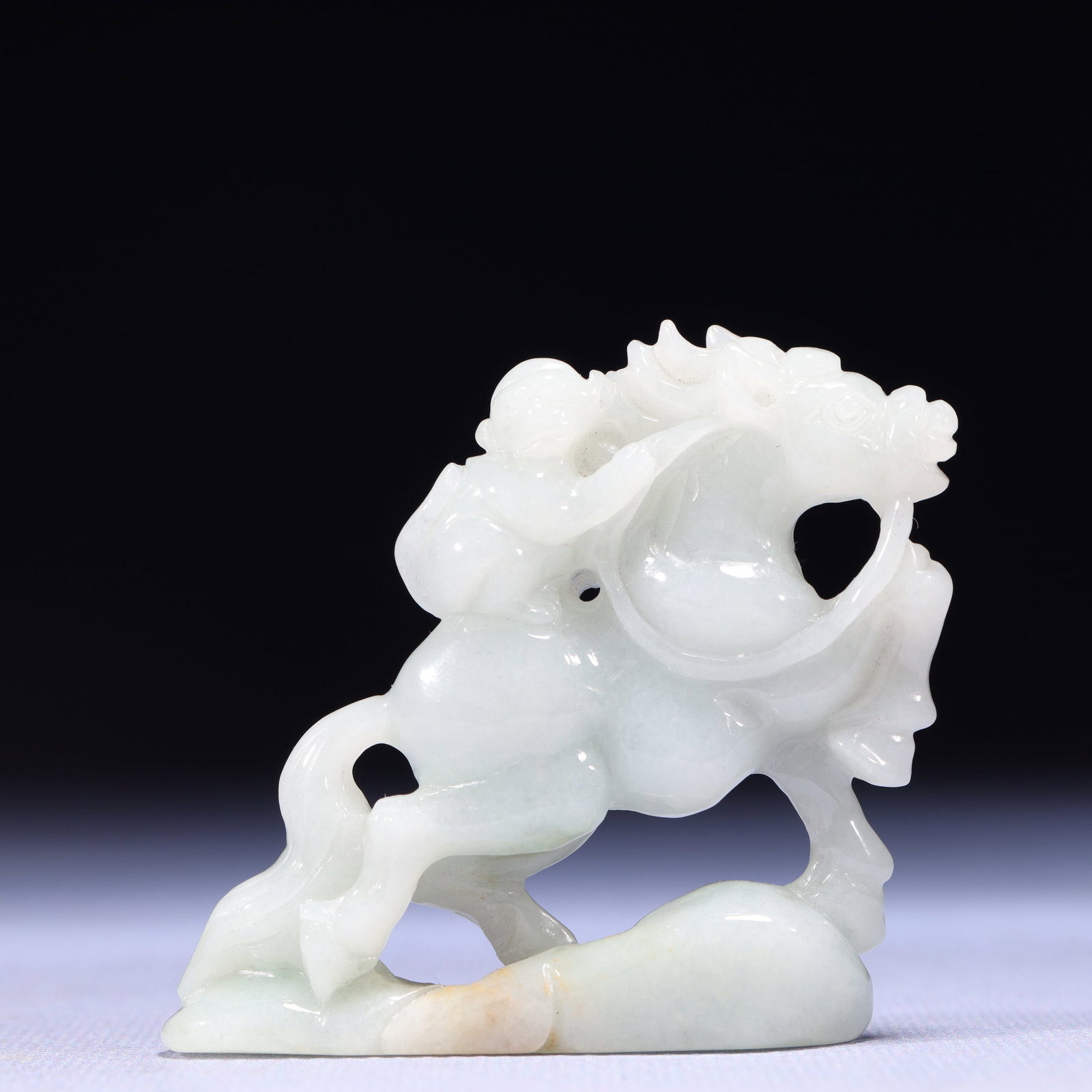 An Exquisite Jadeite Horse Pattern Ornament: An Exquisite Jadeite Horse Pattern Ornament,Qing Dynasty,China,Size:2.4inx0.4inx2.2in,Weight:64g 翡翠骏马纹摆件,中国清代