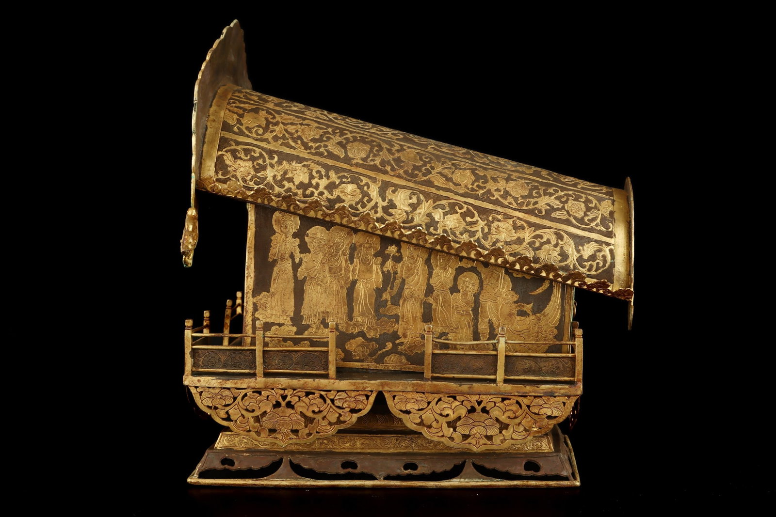 An Exquisite Gilt Lotus Pattern Ornament: An Exquisite Gilt Lotus Pattern Ornament,Tang Dynasty,China,With Mark,Size:11inx11inx8.7in,Weight:2167g 鎏金缠枝莲纹摆件,中国唐代