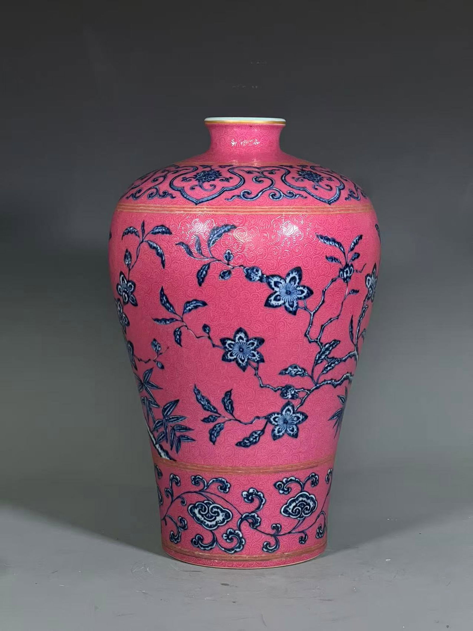A Rare Ruby Red-Glazed Blue and White Flower Pattern Vase - 2