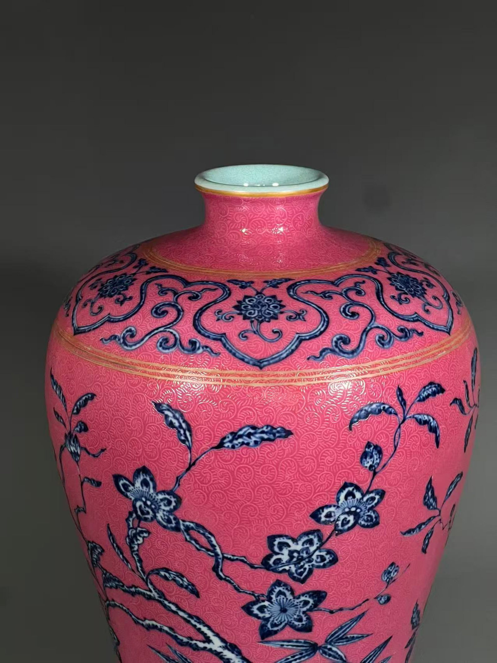 A Rare Ruby Red-Glazed Blue and White Flower Pattern Vase - 6