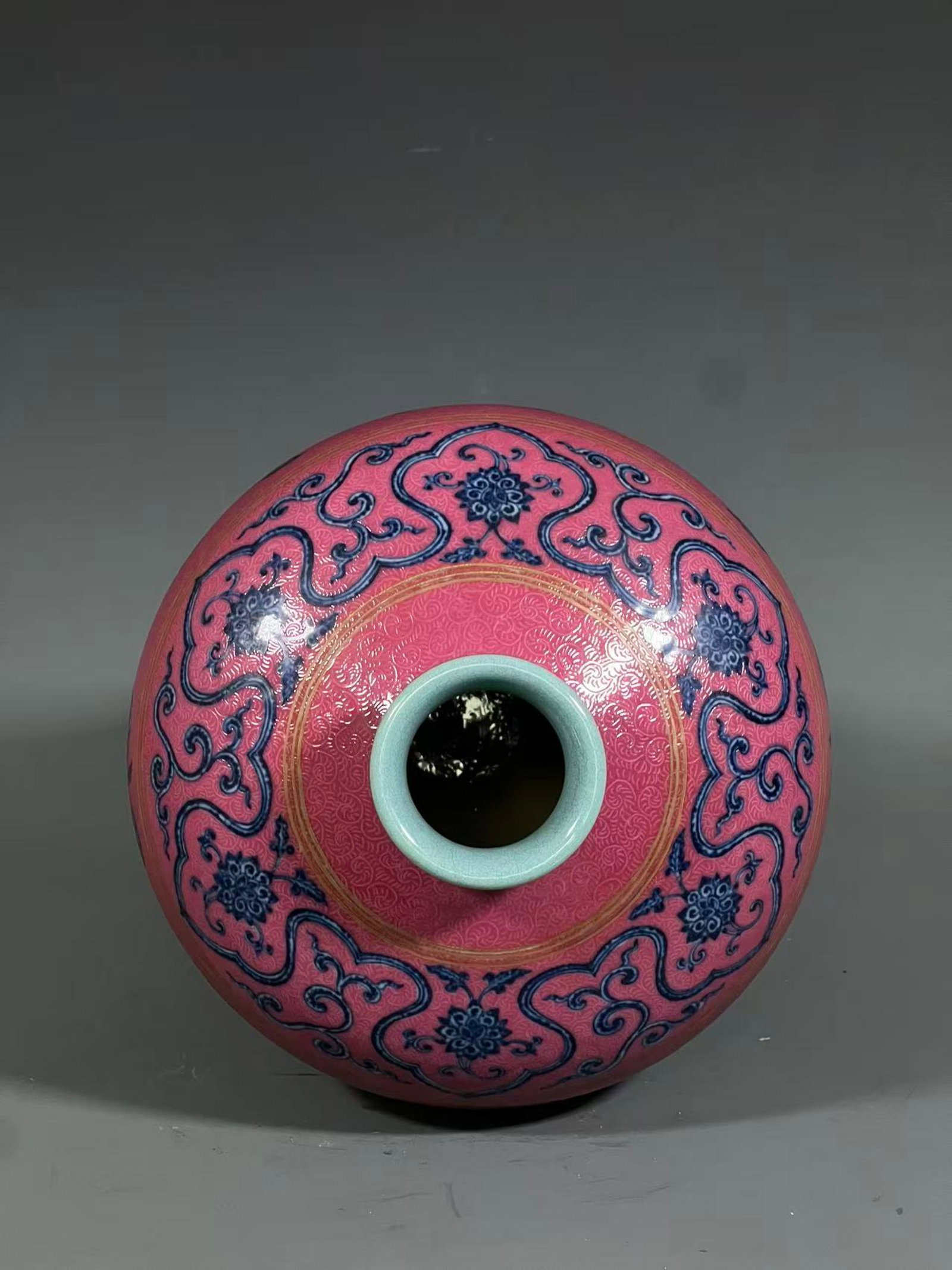 A Rare Ruby Red-Glazed Blue and White Flower Pattern Vase - 7