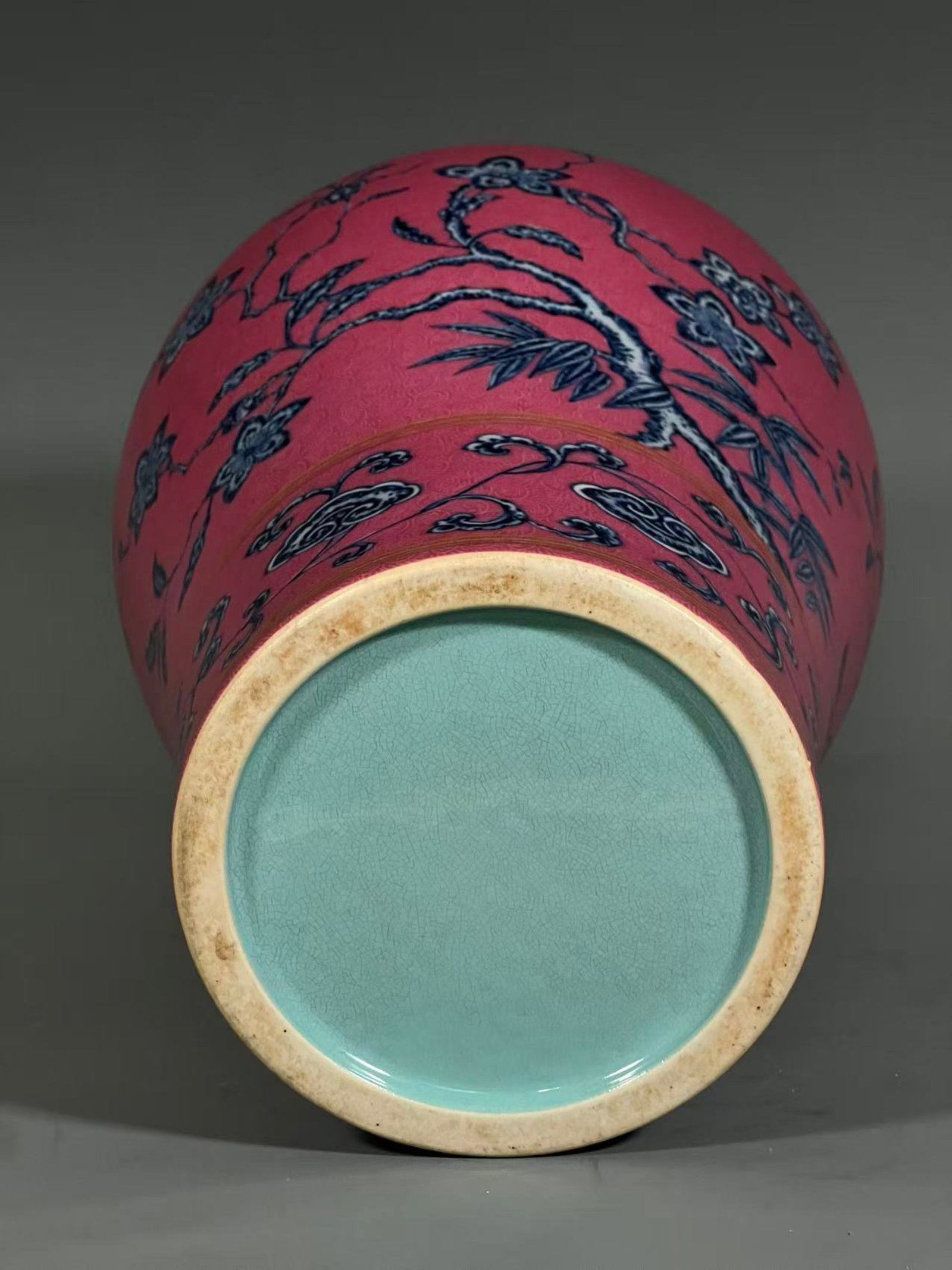 A Rare Ruby Red-Glazed Blue and White Flower Pattern Vase - 9