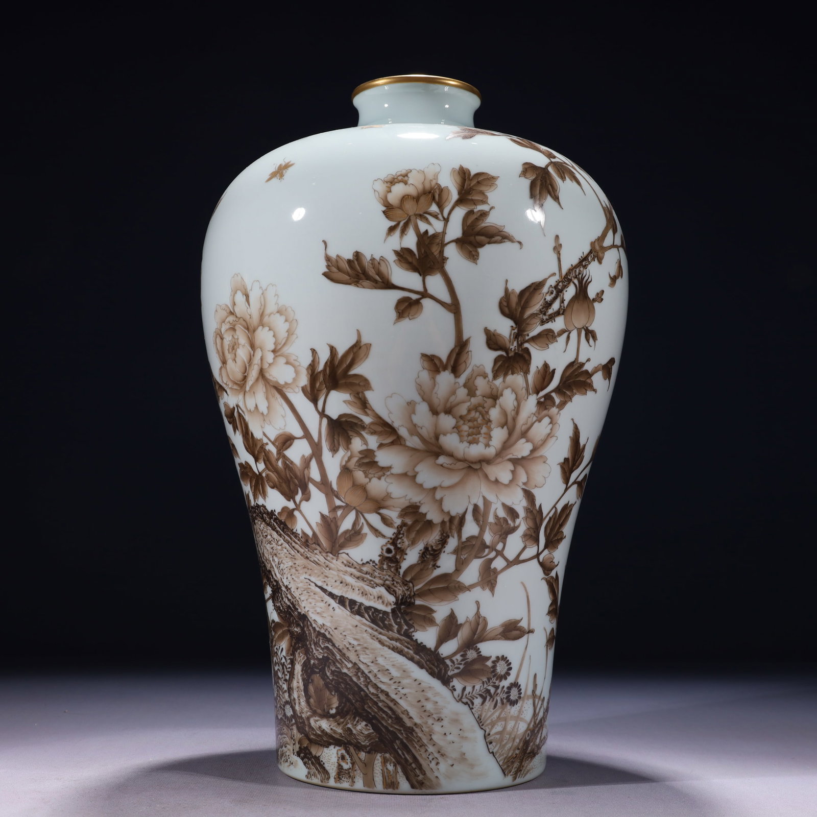 An Exquisite Ink Color Painted Gold Flower Pattern Vase,with poem: An Exquisite Ink Color Painted Gold Flower Pattern Vase,with poem,Qing Dynasty,China,Yongzheng Six-character Mark,Size:8.3inx15.7in,Weight:3850g 墨彩描金花卉纹