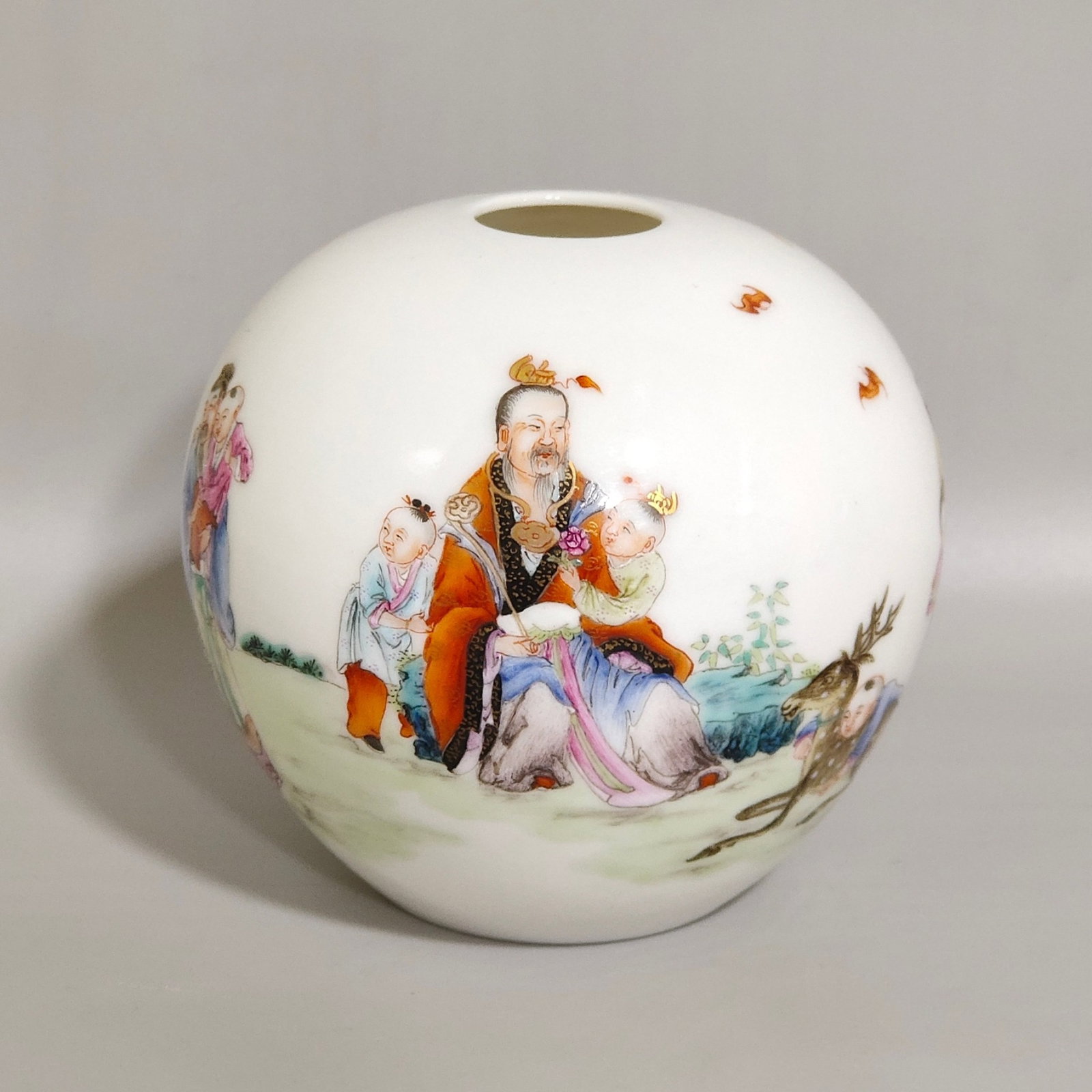An Exquisite Famille-Rose Character and Story Pattern Water Pot: An Exquisite Famille-Rose Character and Story Pattern Water Pot,the Republic of China,With Mark,Size:3.1inx3.1in 粉彩人物故事纹水盂,中ࢲ