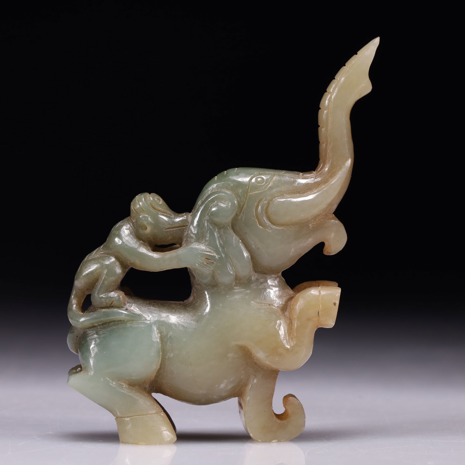 An Exquisite Green Jade Elephant Ornament: An Exquisite Green Jade Elephant Ornament,Qing Dynasty,China,Size:2.6inx0.8inx3.3in,Weight:95g 青玉象摆件,中国清代