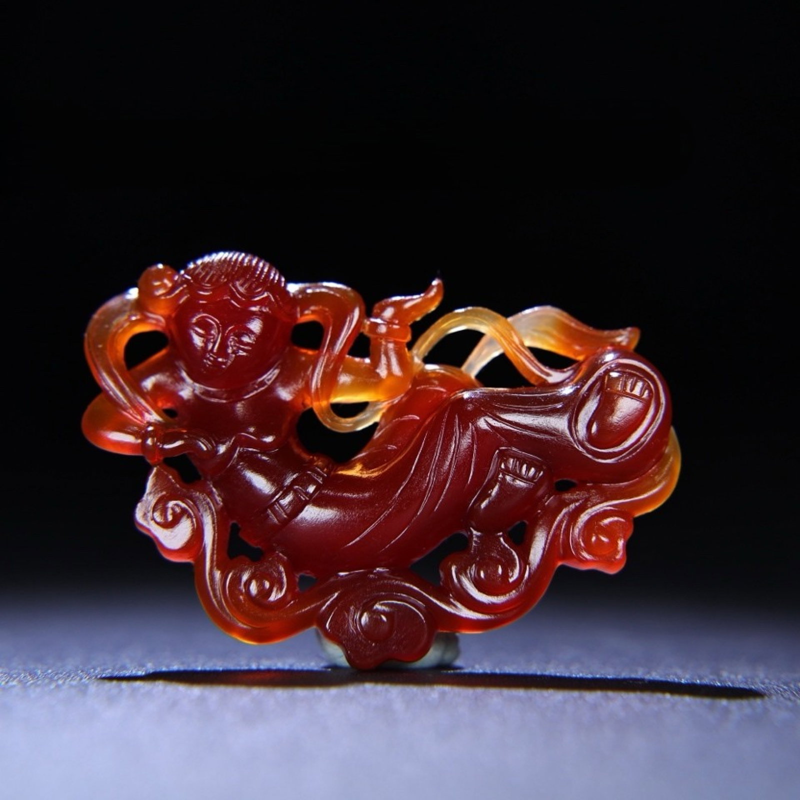 An Exquisite Agate Figure Ornament: An Exquisite Agate Figure Ornament,Qing Dynasty,China,Size:3inx1.9inx0.5in,Weight:44g 玛瑙人物摆件,中国清代