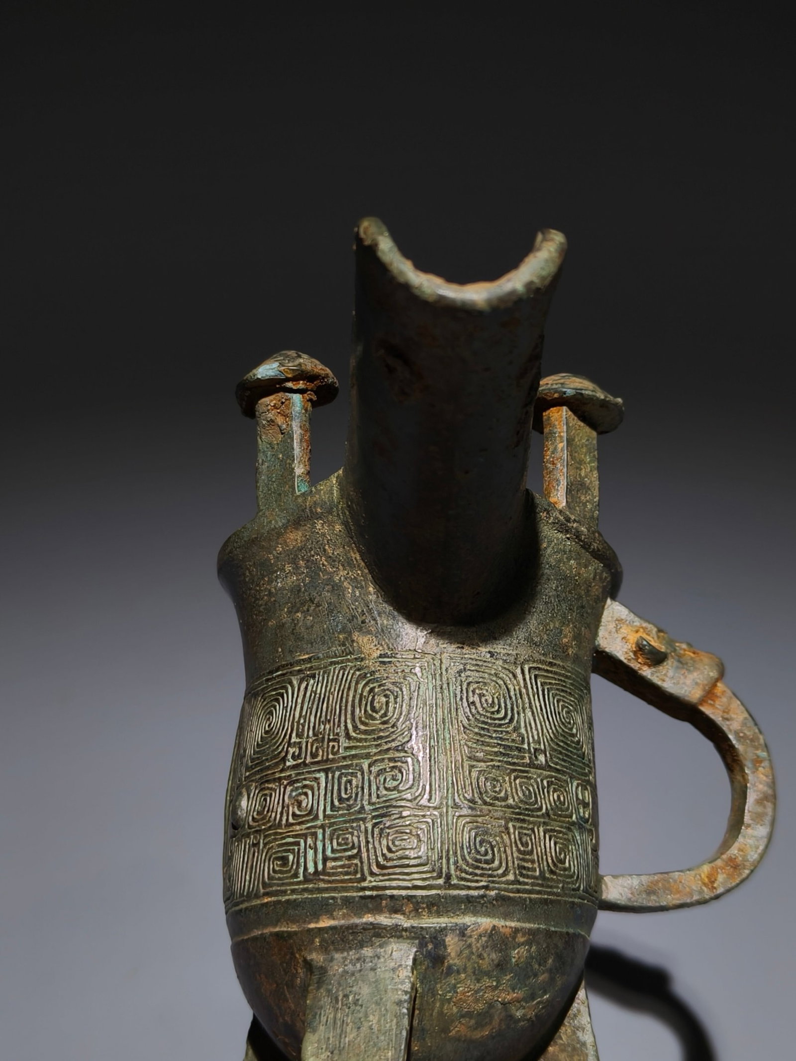 An Archaic Bronze Auspicious Cloud Pattern Tripod Cup - 4