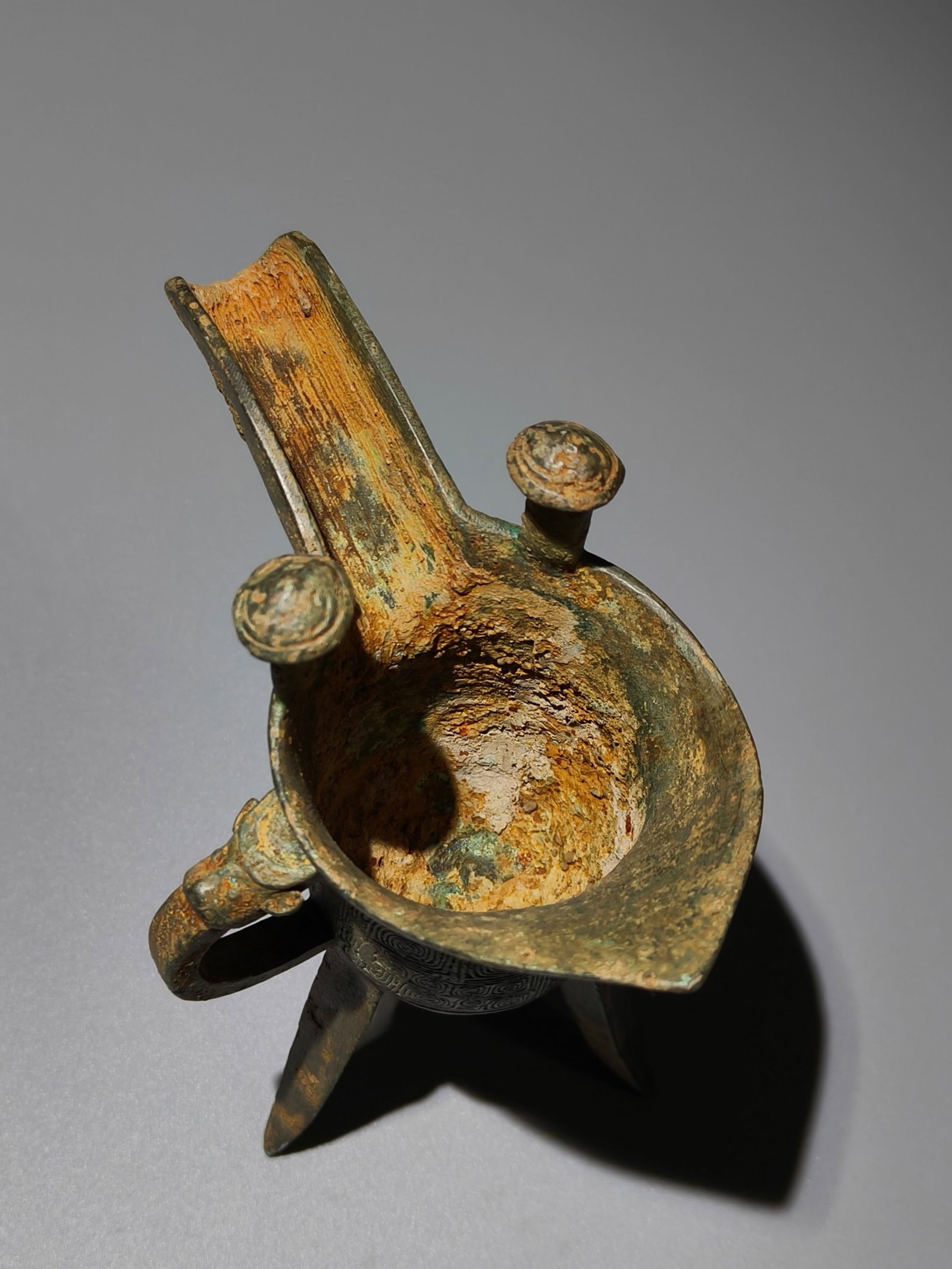An Archaic Bronze Auspicious Cloud Pattern Tripod Cup - 8