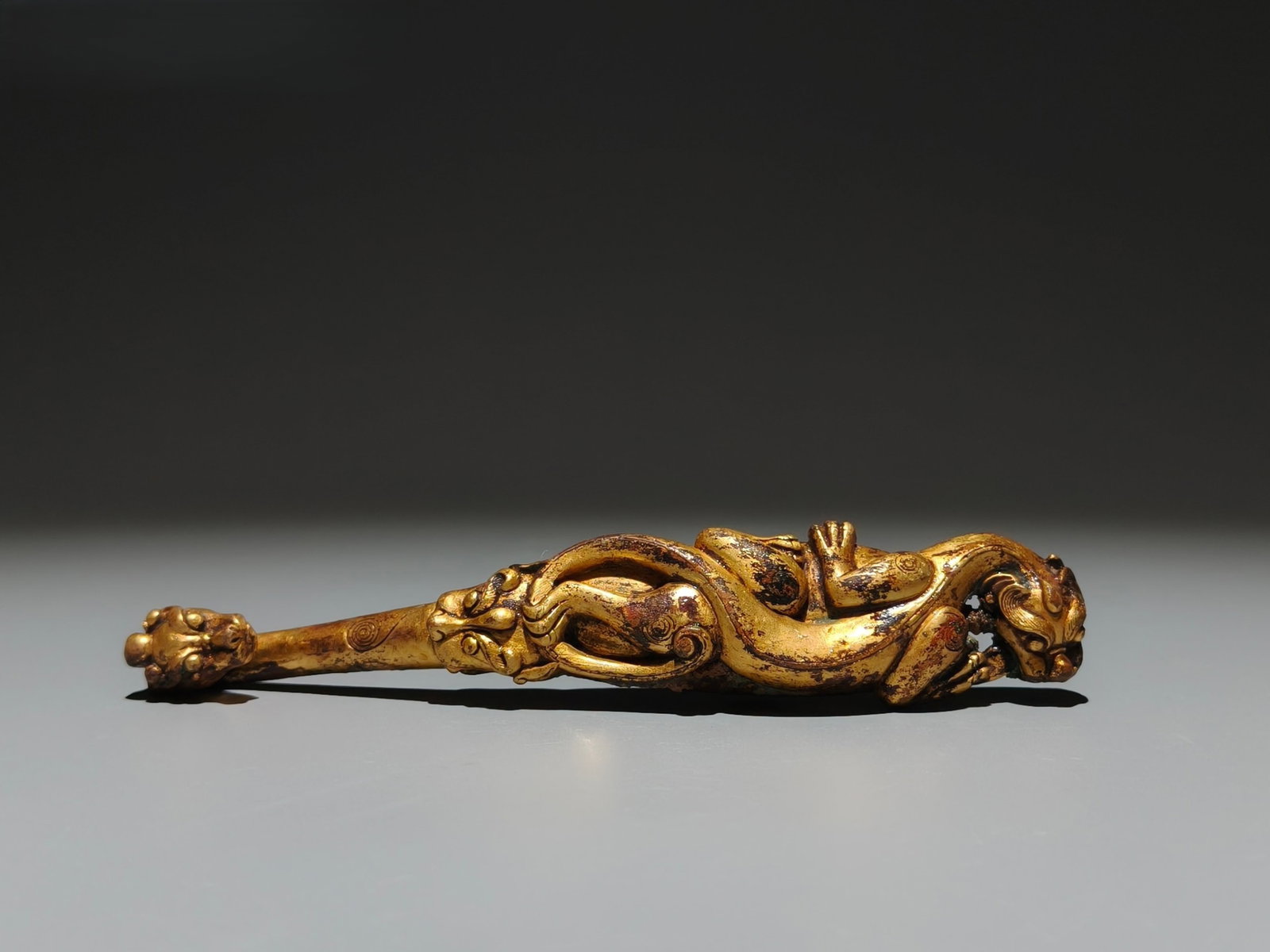 An Exquisite Gilt Bronze Dragon Ornament: An Exquisite Gilt Bronze Dragon Ornament,the Warring States period in China,Size:6.3inx1.2in 铜鎏金龙摆件,中国战国时期
