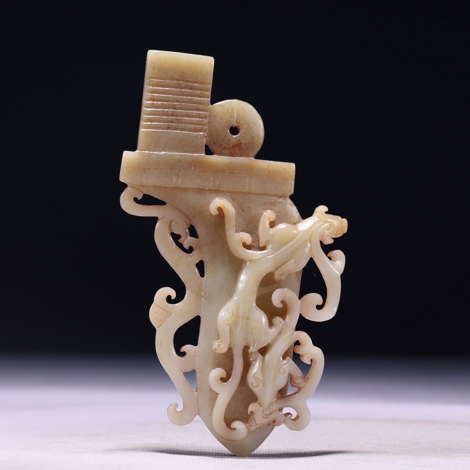 An Exquisite White Jade Dragon Pattern Pendant: An Exquisite White Jade Dragon Pattern Pendant,Qing Dynasty,China,Size:3.3inx0.6inx5.9in,Weight:138g 白玉龙纹挂件,中国清代
