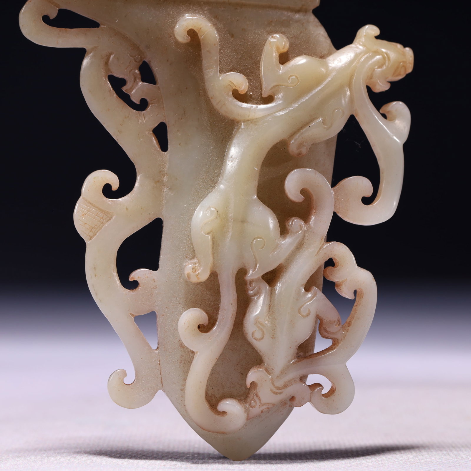 An Exquisite White Jade Dragon Pattern Pendant - 3